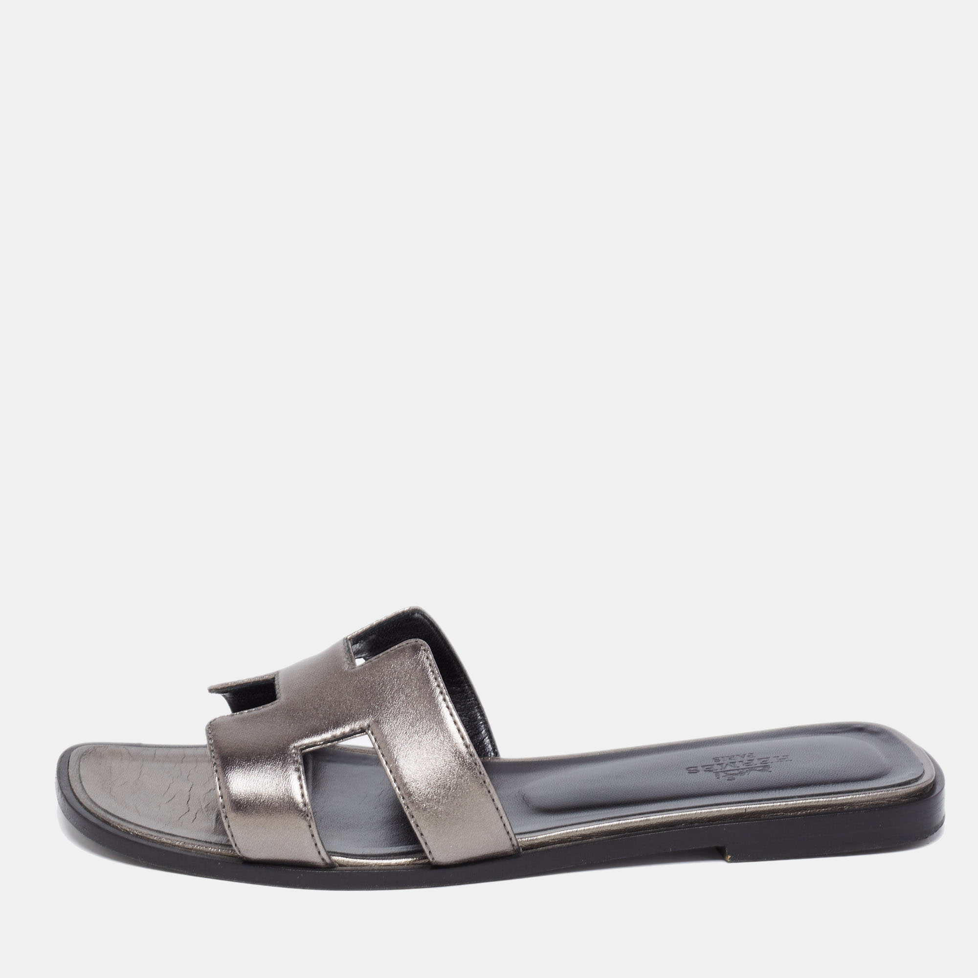 مملوكة مسبقًا Hermès Metallic Bronze Leather Oran Sandals Size 38