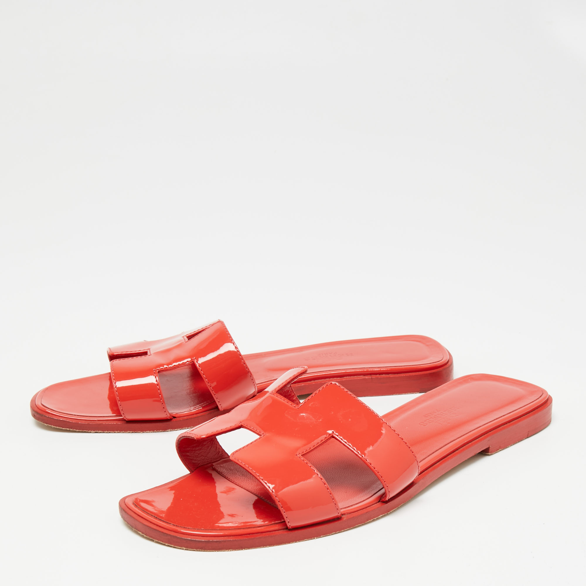 

Hermes Coral Patent Leather Oran Flat Slides Size, Red