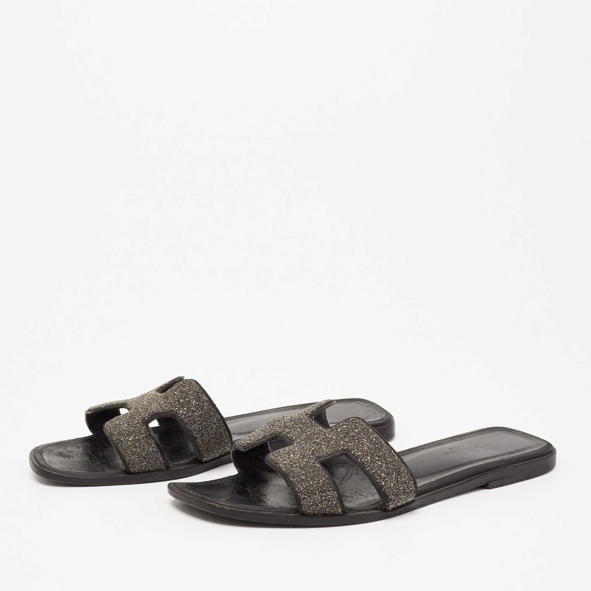 

Hermés Black Crystal Embellished Suede Oran Flat Sandals Size