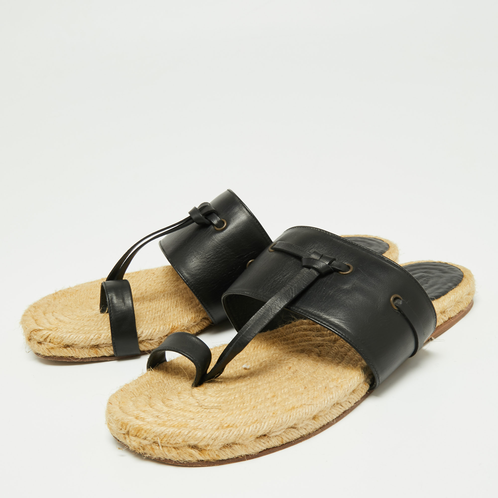 

Hermes Black Leather Ring Toe Flat Sandals Size