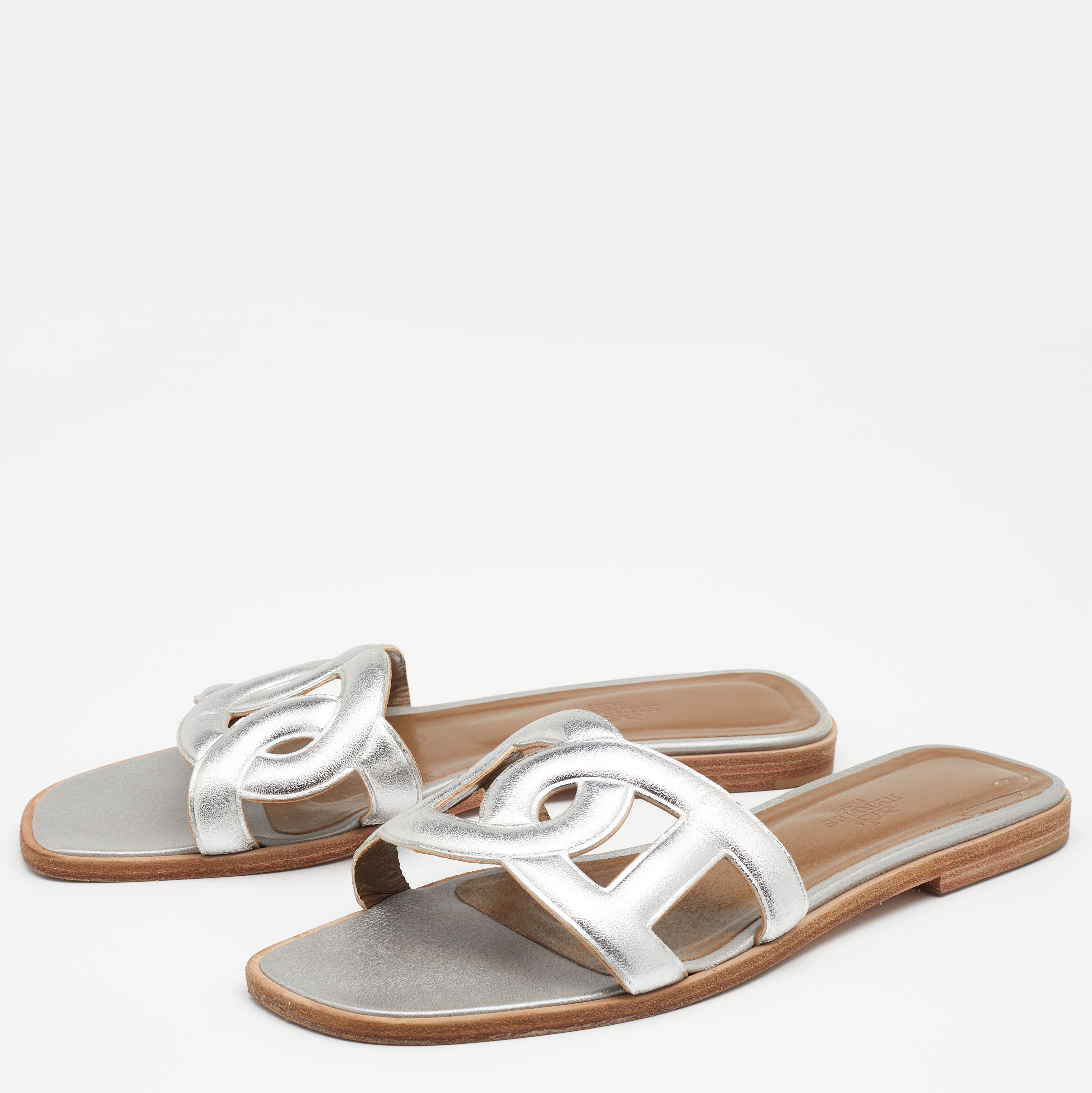 

Hermes Metallic Silver Leather Omaha Flat Slide Sandals Size