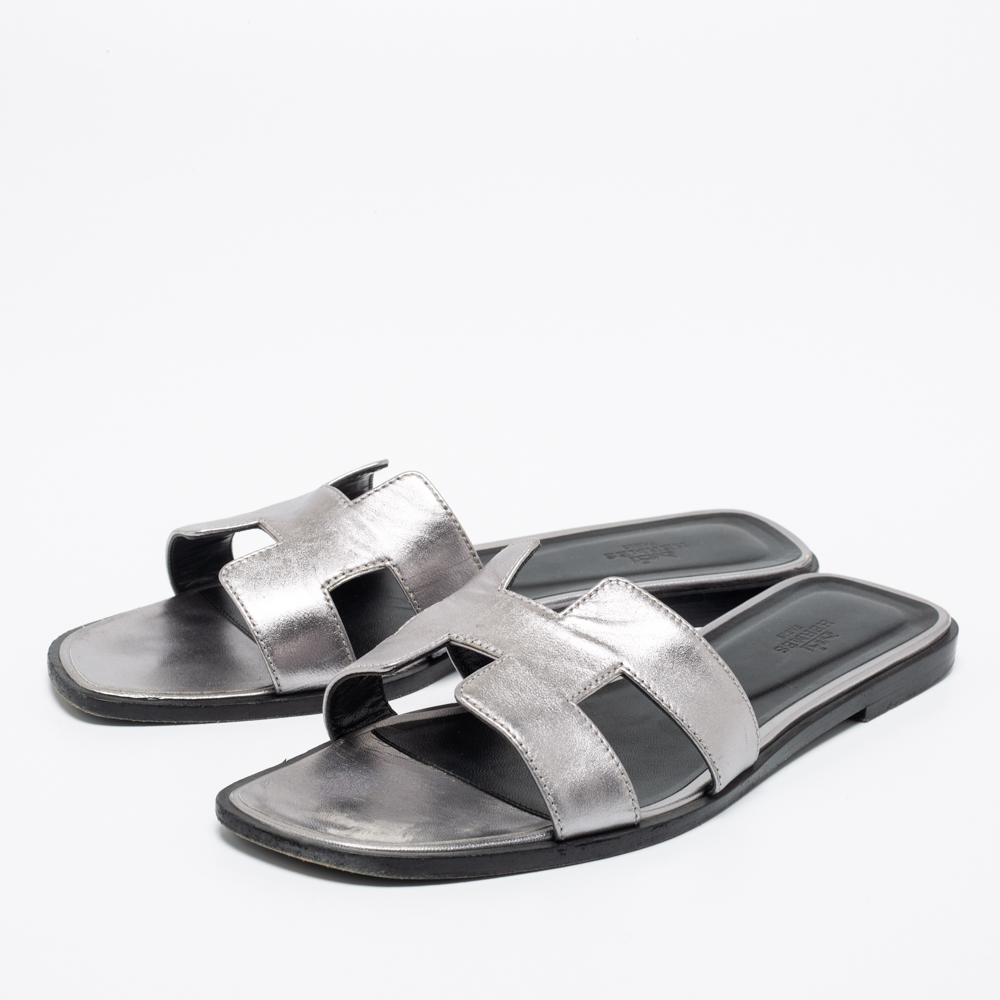 

Hermes Silver Leather Oran Sandals Size