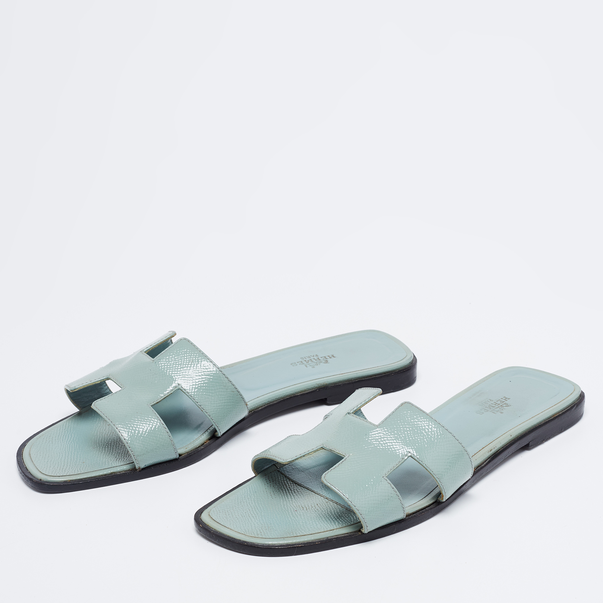 

Hermes Mint Green Patent Leather Oran Flat Slide Sandals Size