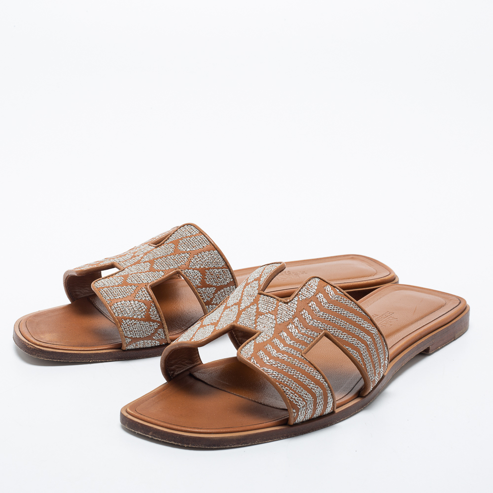 

Hermes Tan Embroidered Leather Oran Flat Slides Size
