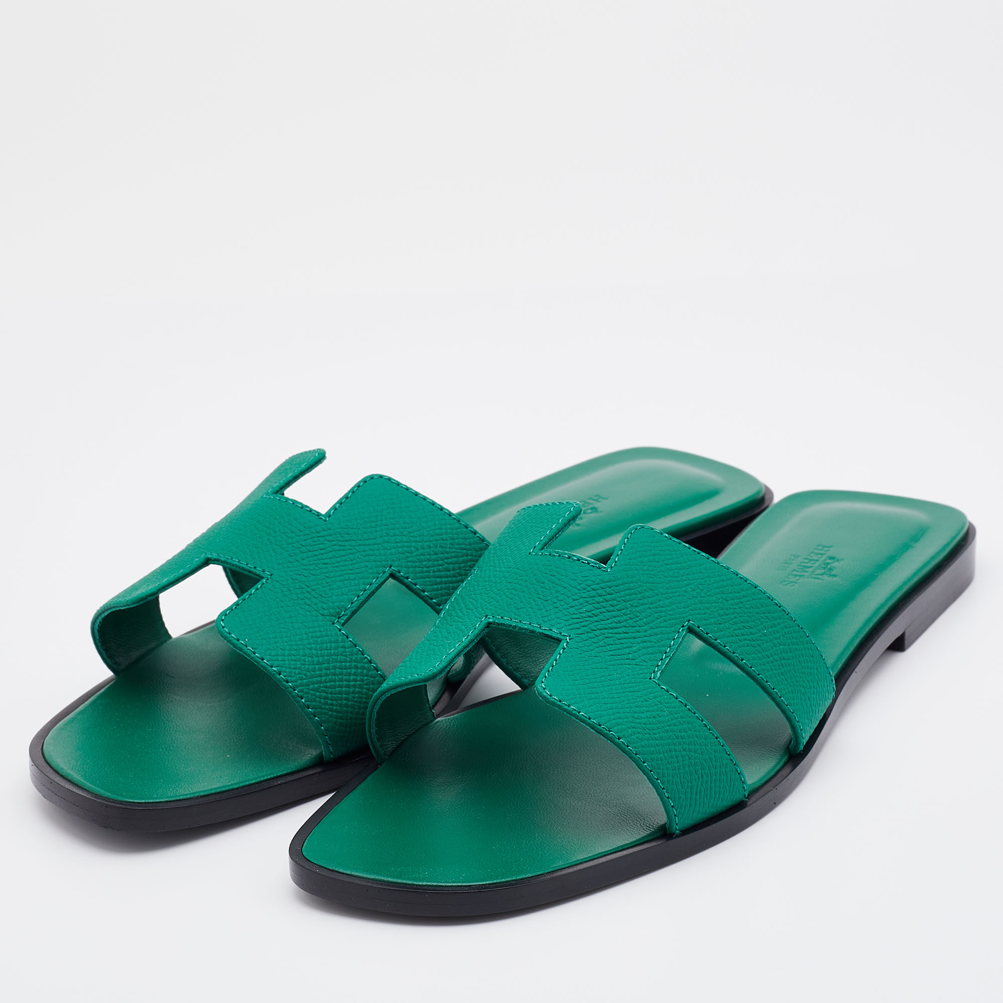 

Hermes Vert Emeraude Epsom Leather Oran Flat Sandals, Green