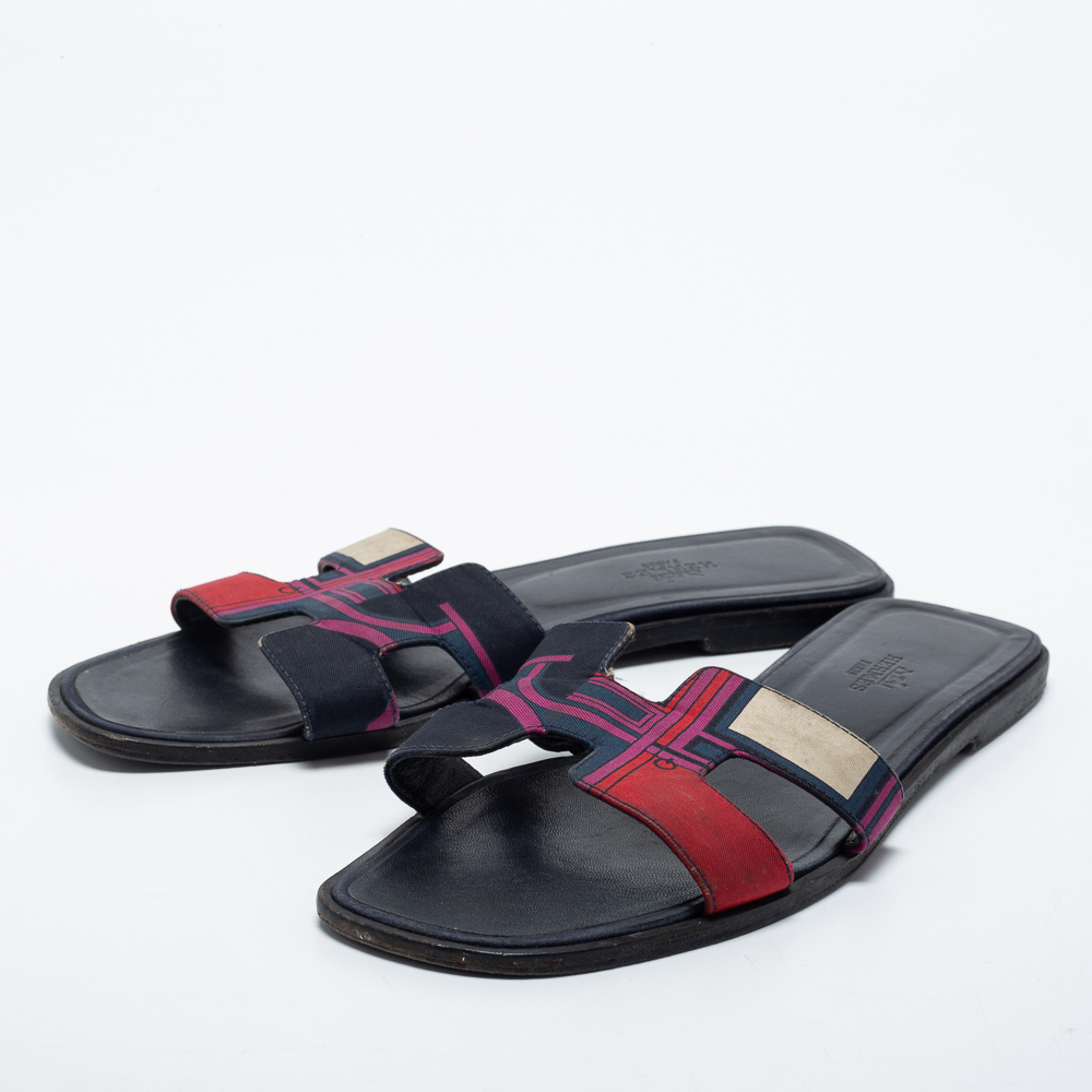 

Hermes Multicolor Printed Canvas Oran Flat Slides Size