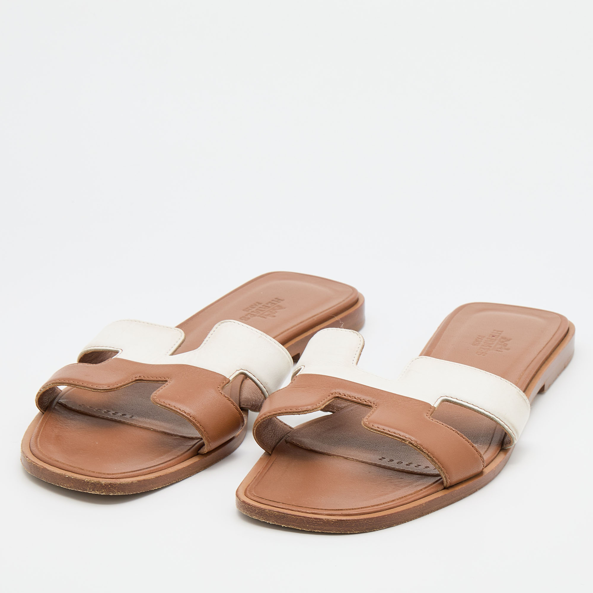

Hermes Brown/White Leather Oran Flat Slides Size