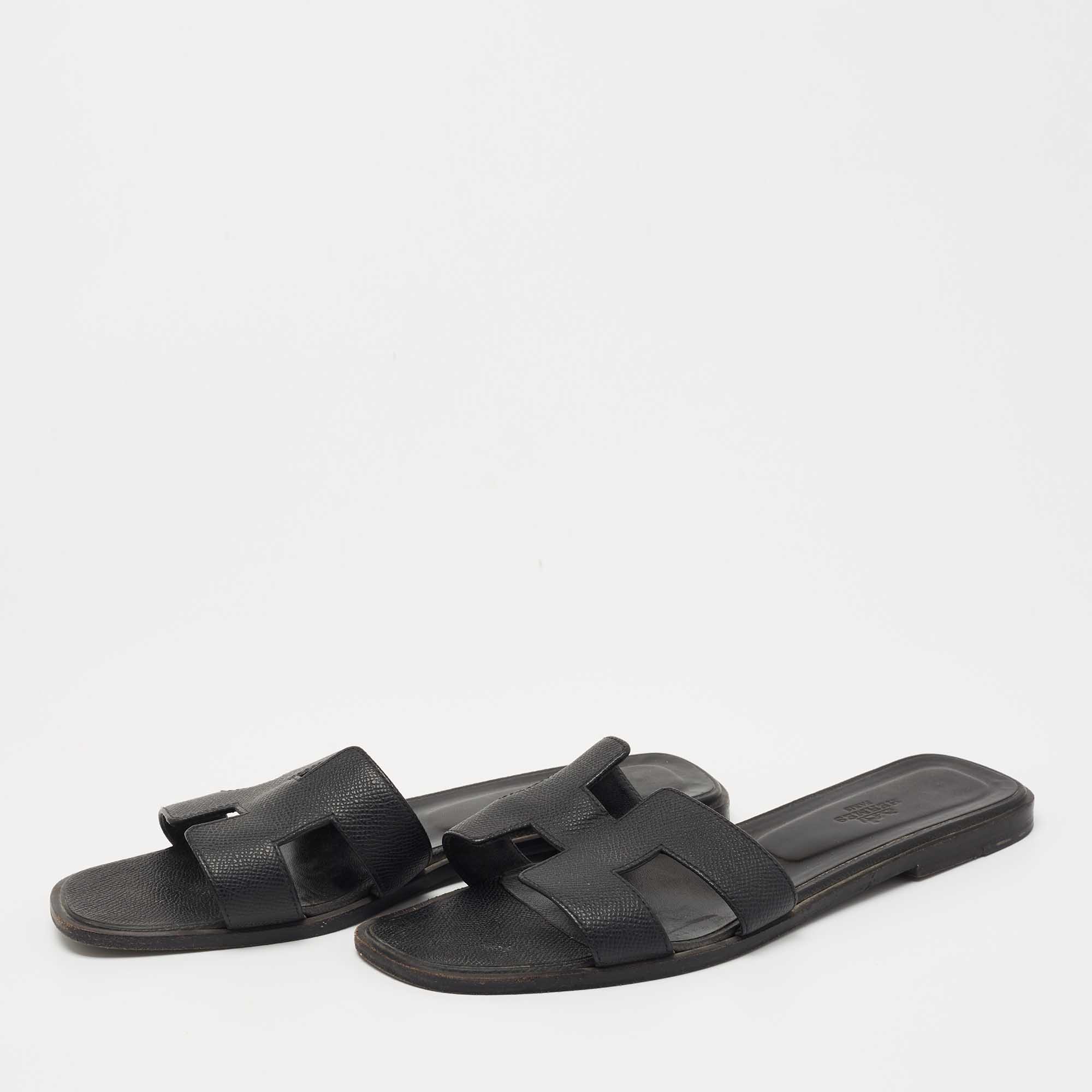 

Hermes Black Leather Oran Flat Slides Size