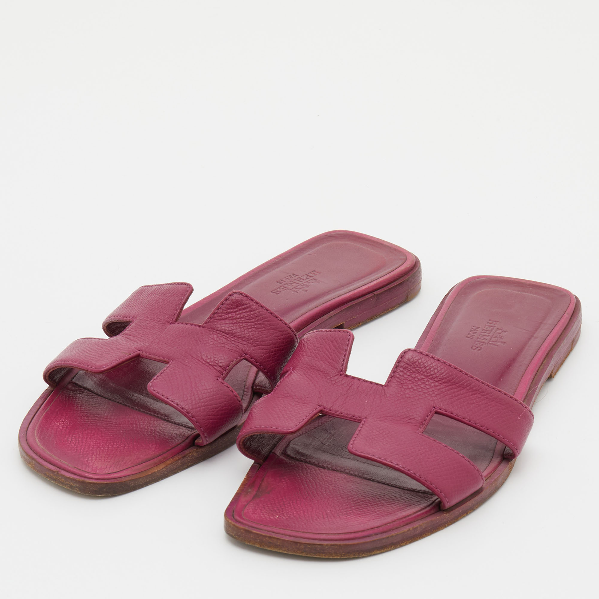 

Hermes Pink Leather Oran Flat Slides Size