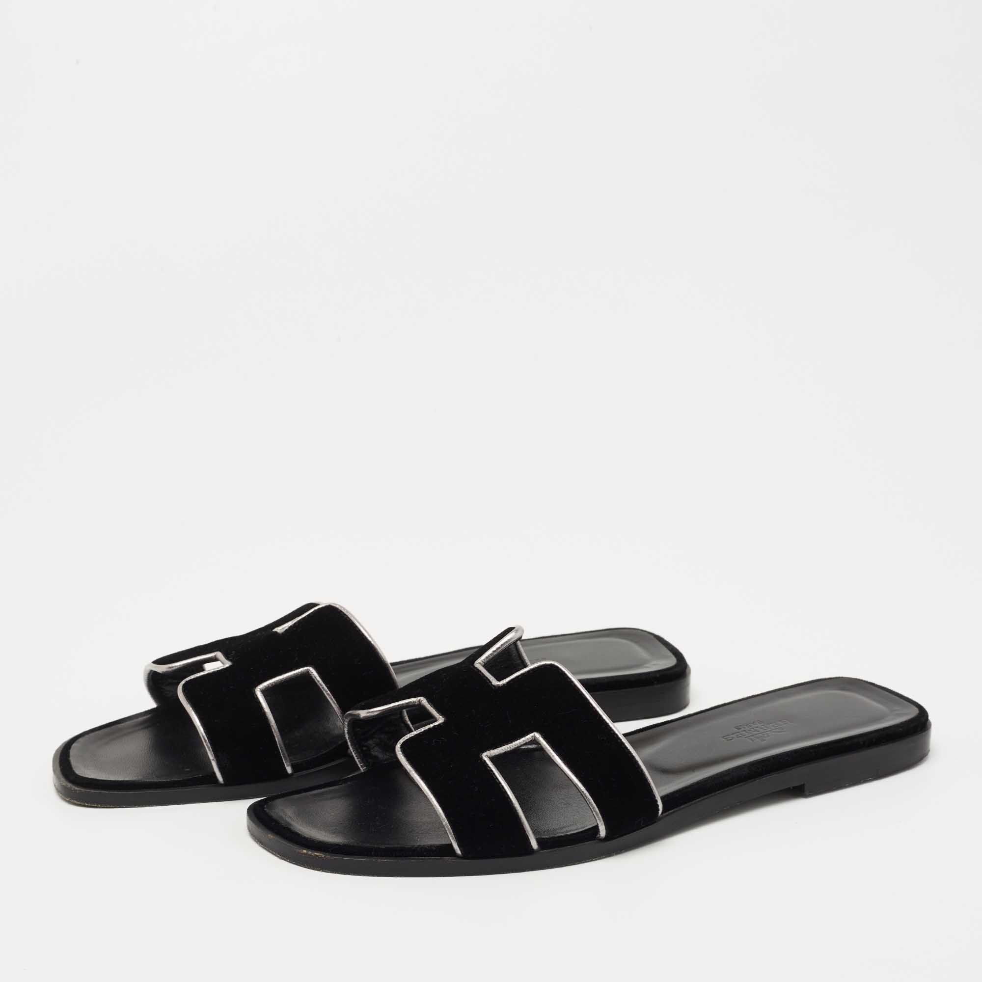 

Hermes Black/Silver Velvet and Leather Oran Flat Slides Size