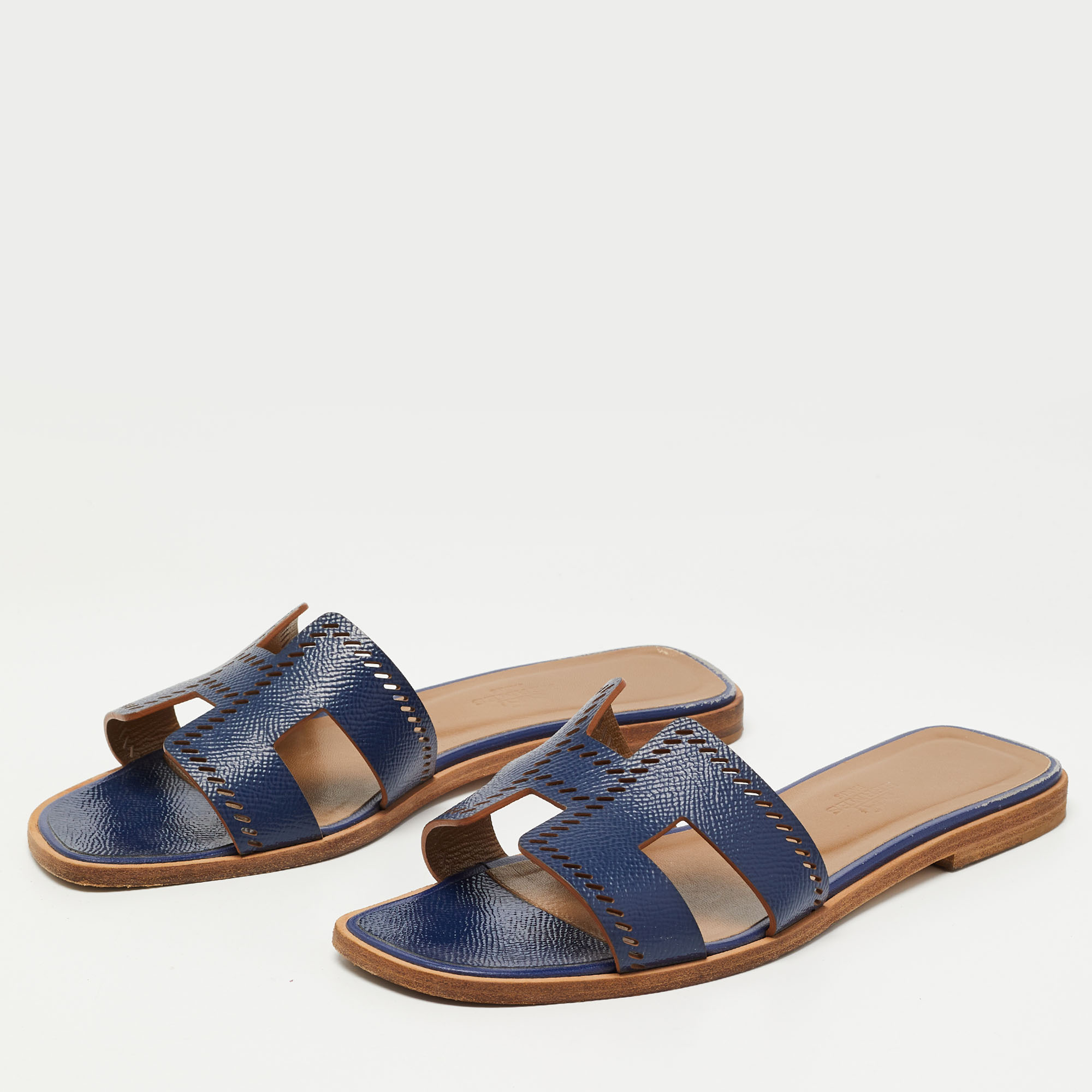 

Hermes Navy Blue Leather Oran Flat Slides Size