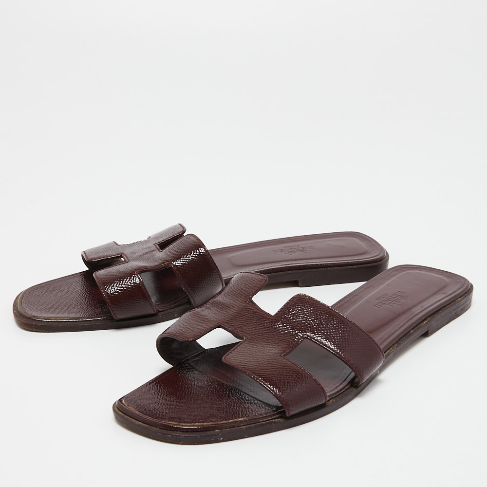 

Hermes Burgundy Patent Leather Oran Flat Slides Size