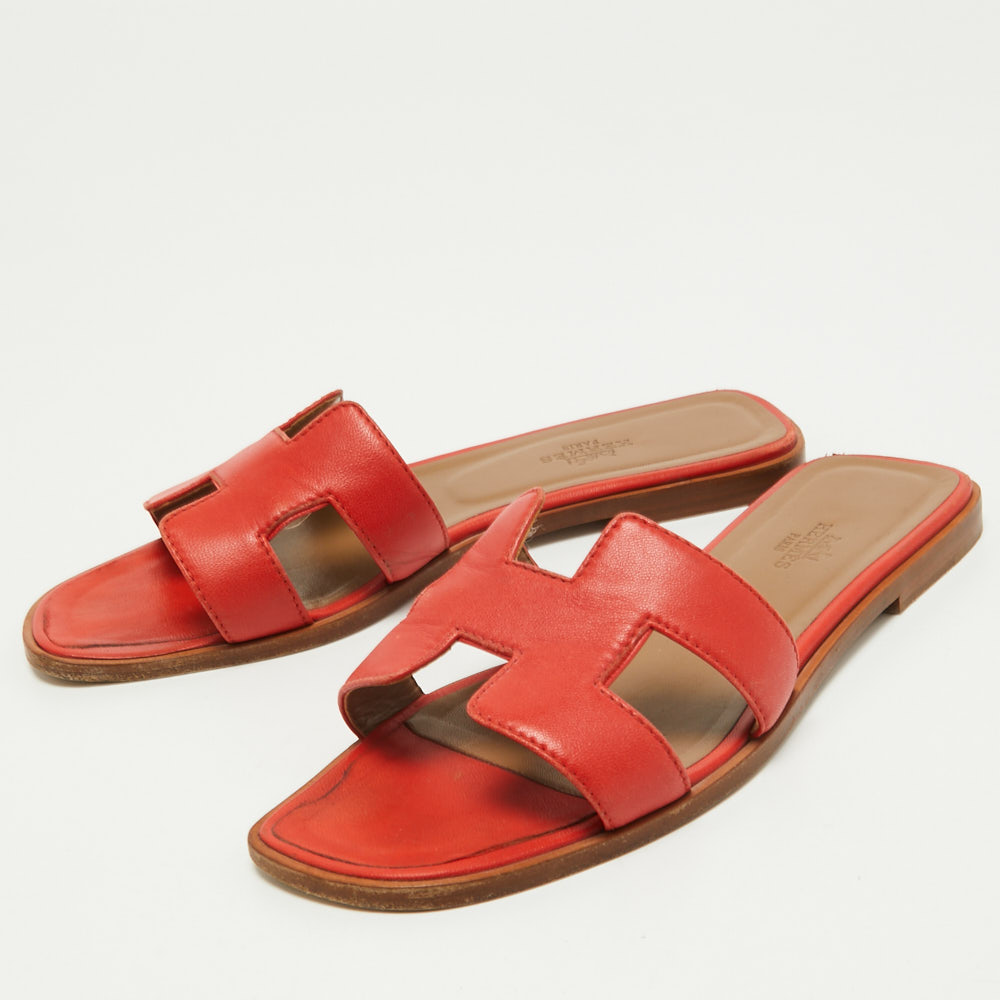 

Hermes Red Leather Oran Flat Slides Size