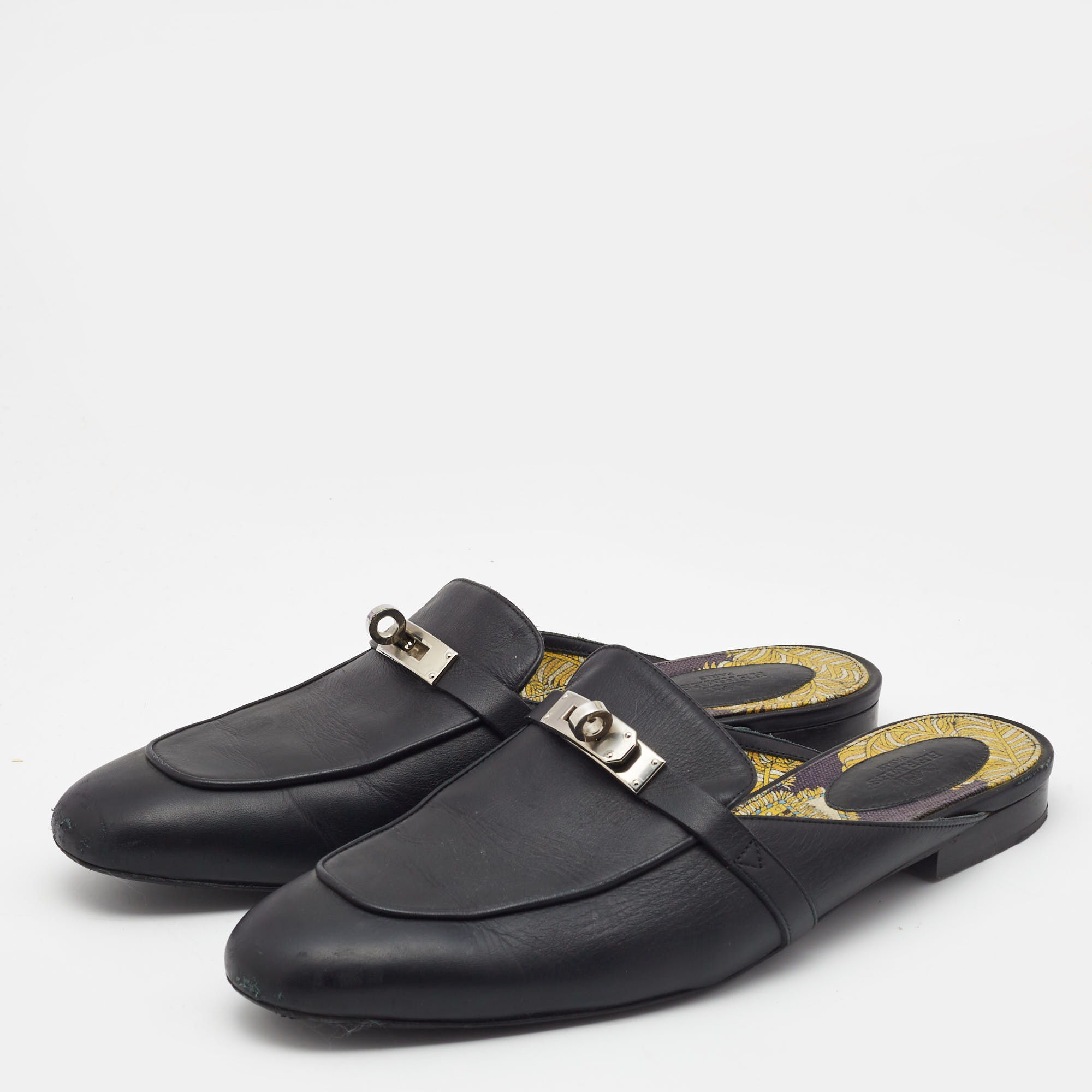 

Hermes Black Leather Oz Flat Mules Size