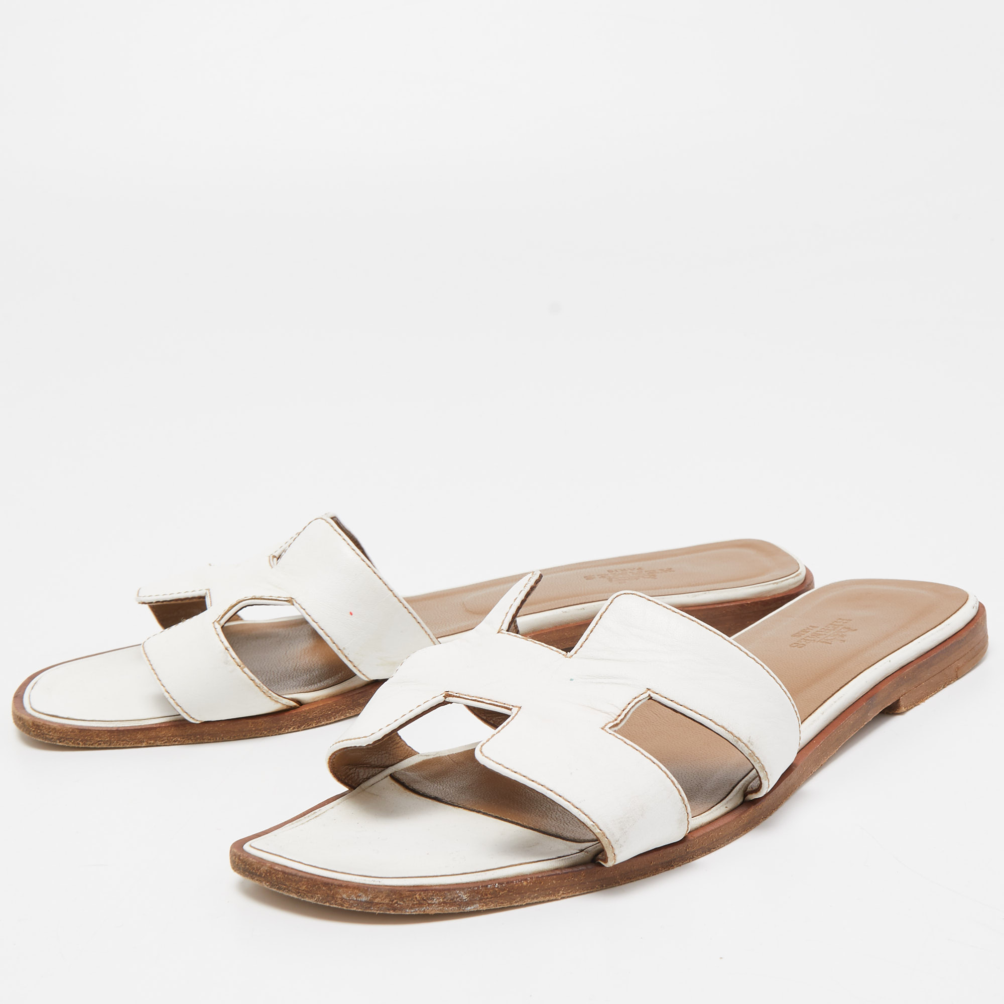 

Hermes White Leather Oran Slide Flats Size