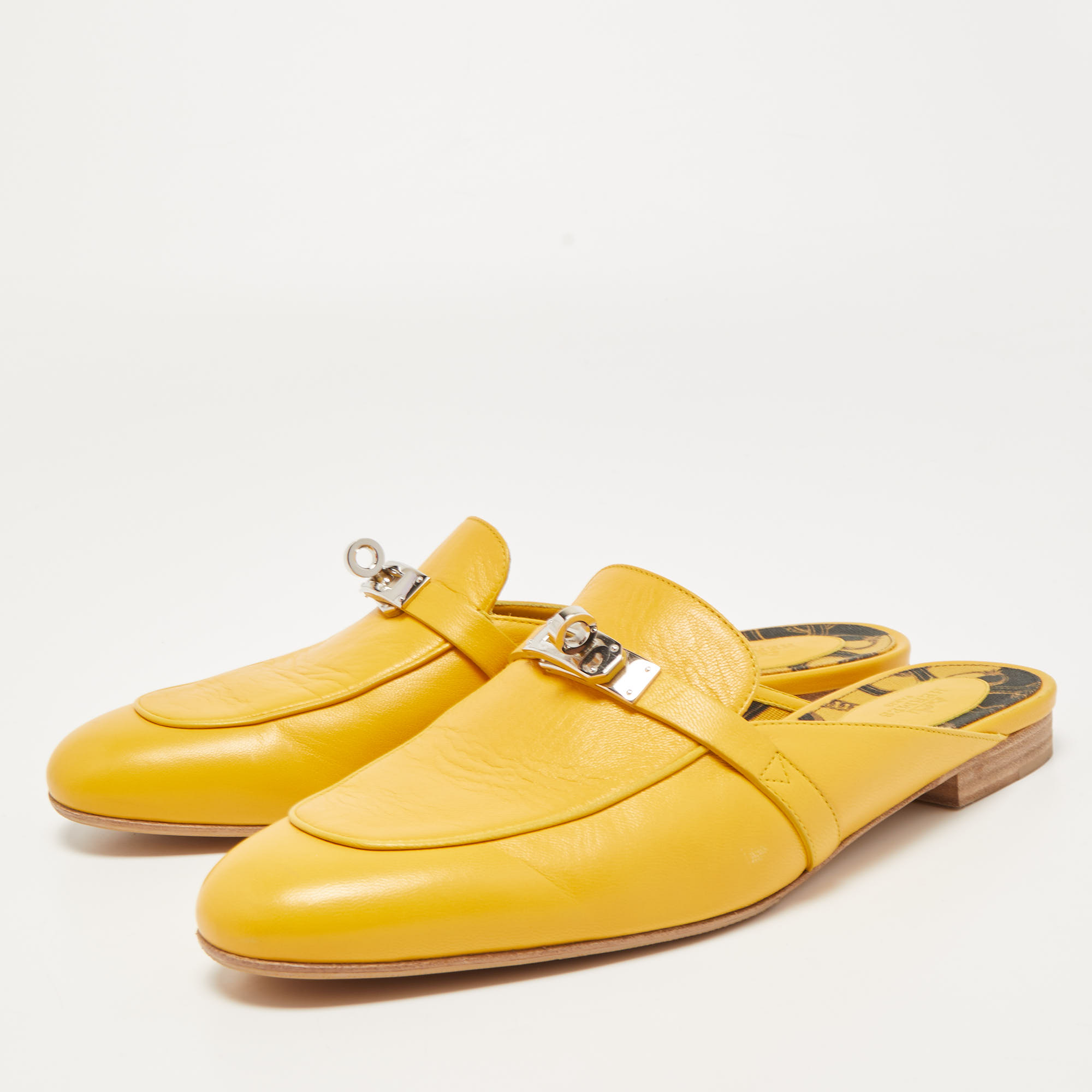 

Hermes Yellow Leather Oz Flat Mules Size