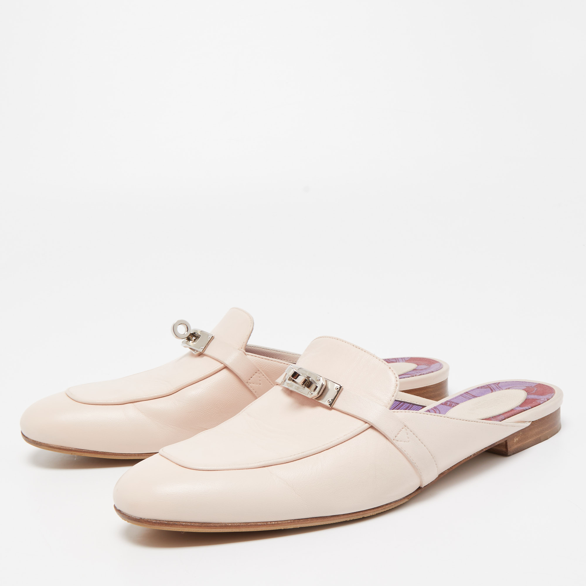 

Hermes Pink Leather Oz Flat Mules Size