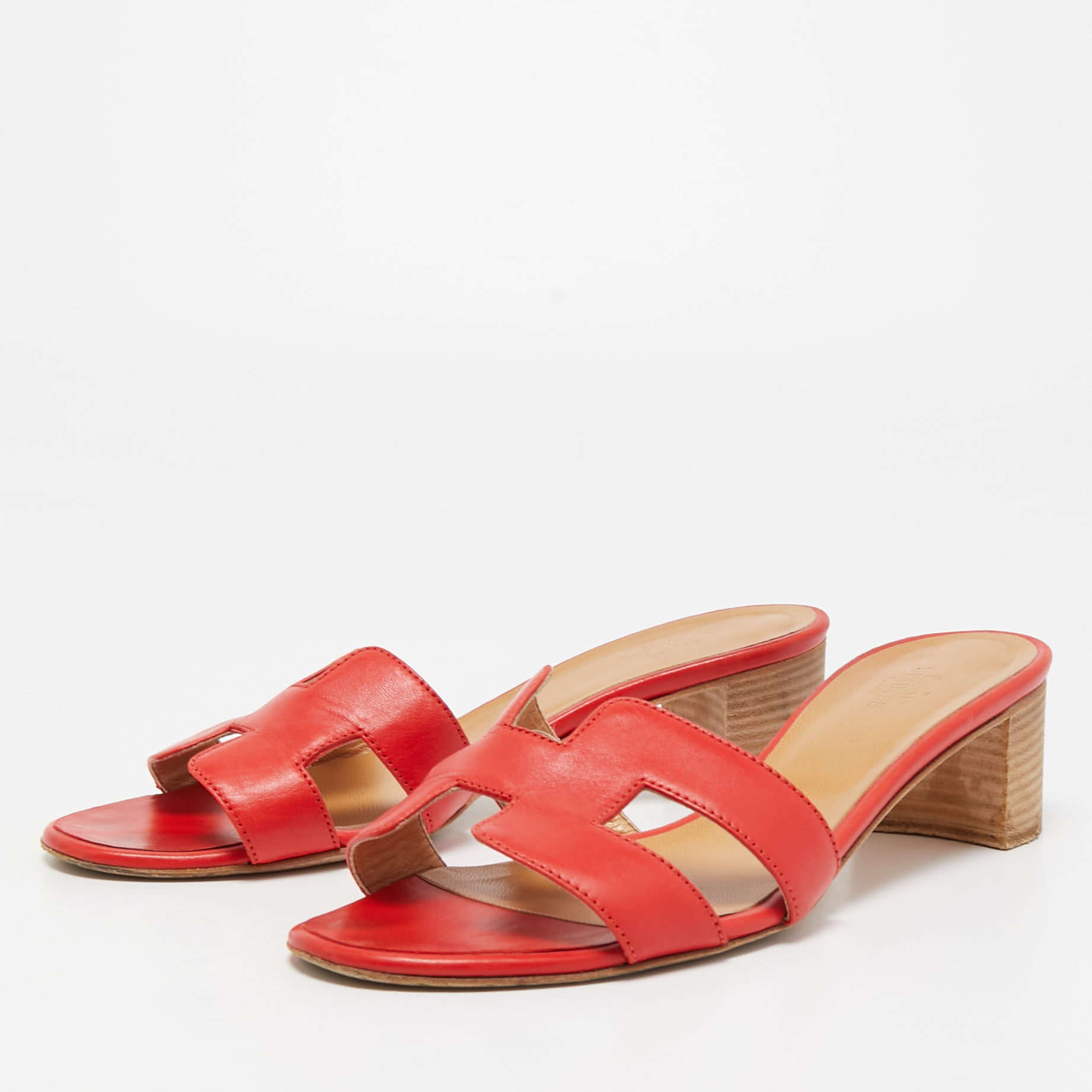 

Hermes Red Leather Oasis Slides Size