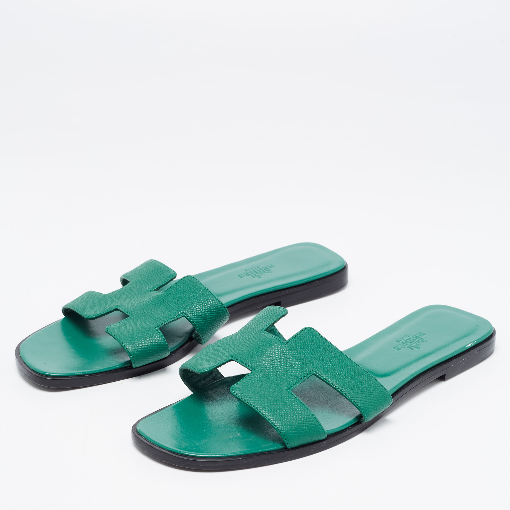 

Hermes Green Leather Oran Flat Slides Size
