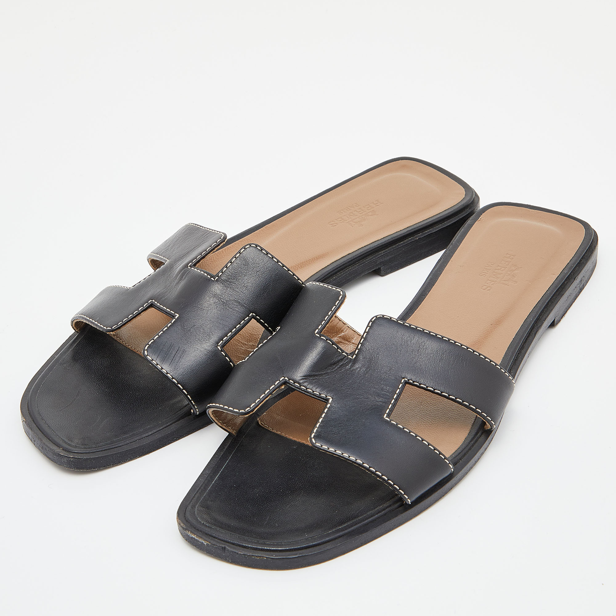 

Hermes Black Leather Oran Flat Slides Size