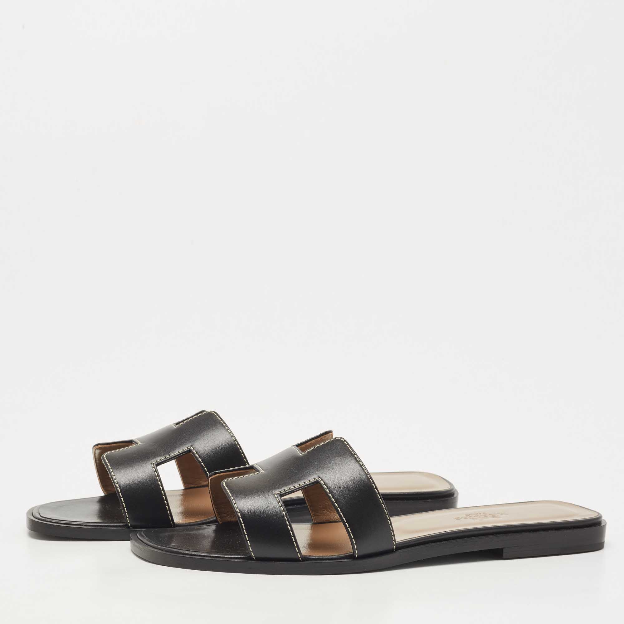 

Hermes Black Leather Oran Flat Slides Size