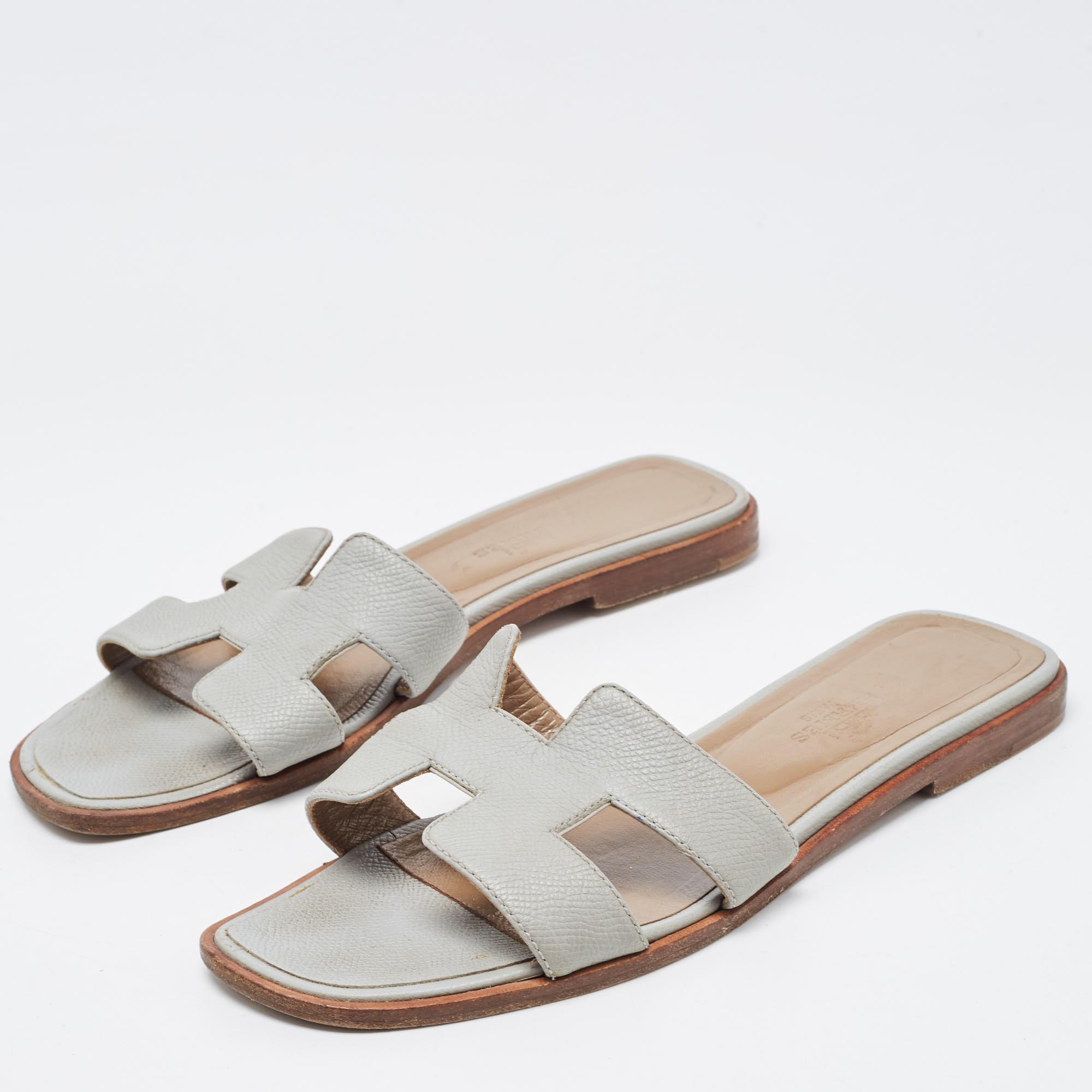 

Hermes Grey Leather Oran Flat Slides Size