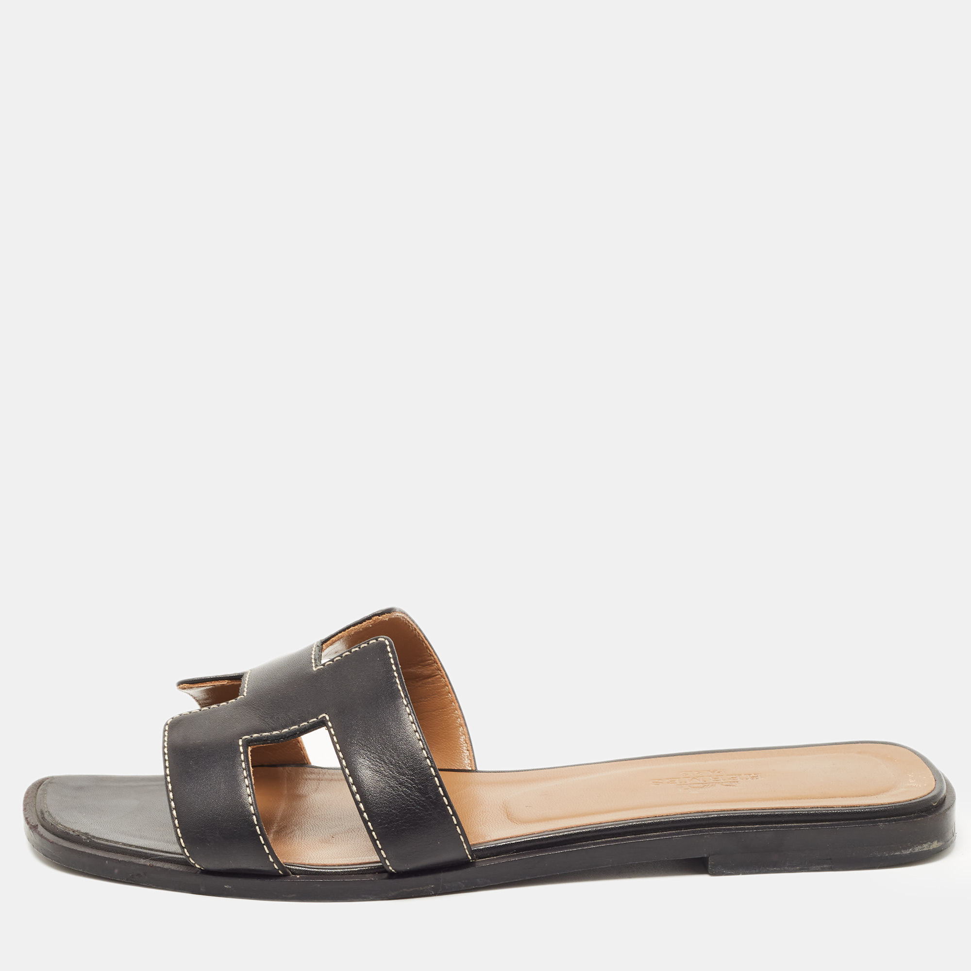 مملوكة مسبقًا Hermes Black Leather Oran Flat Slides Size 37