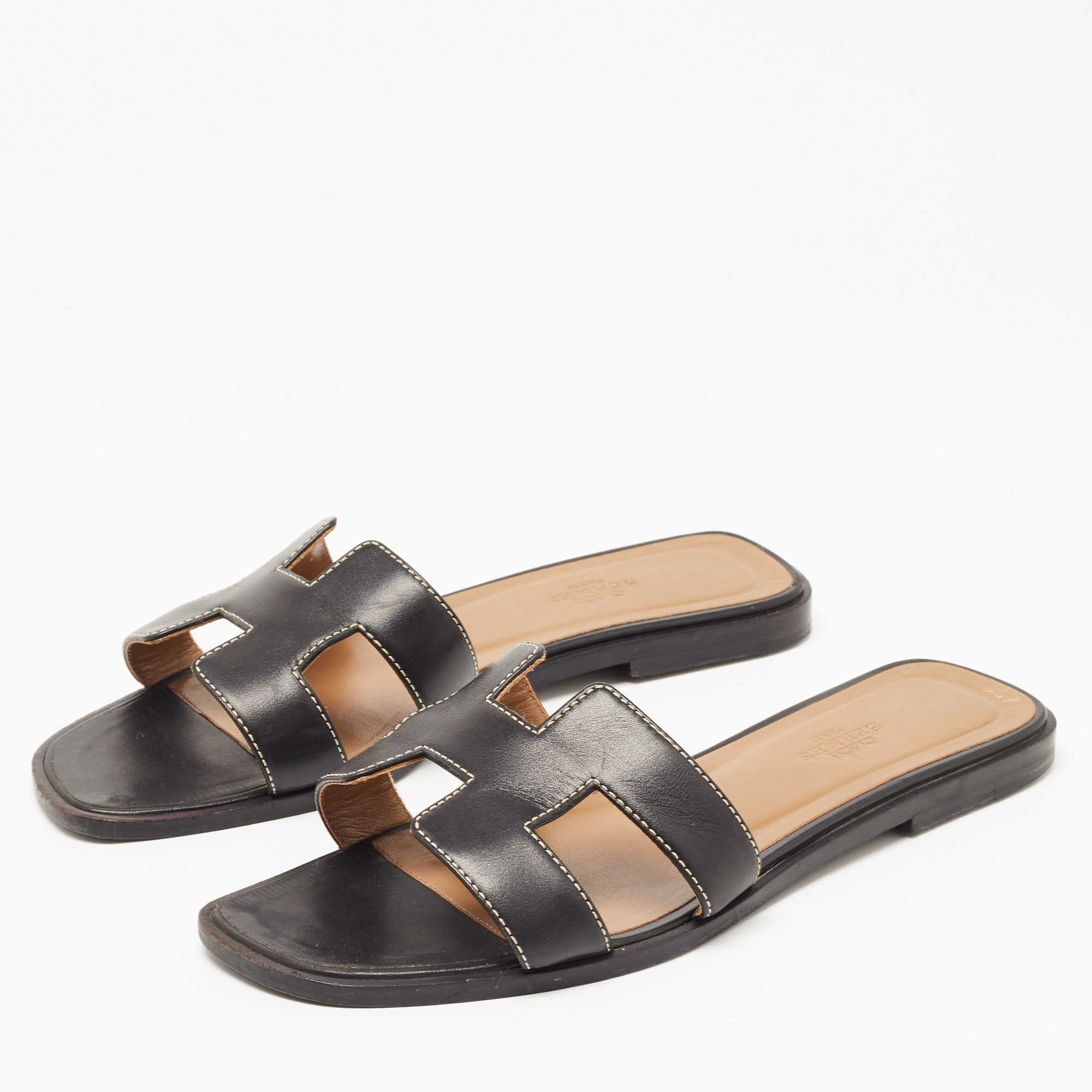 

Hermes Black Leather Oran Flat Slides Size