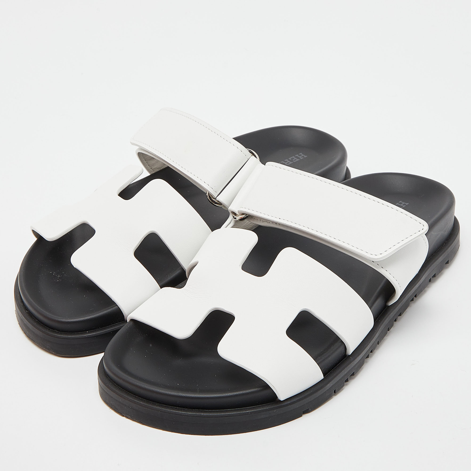 

Hermes White Leather Chypre Flat Sandals Size