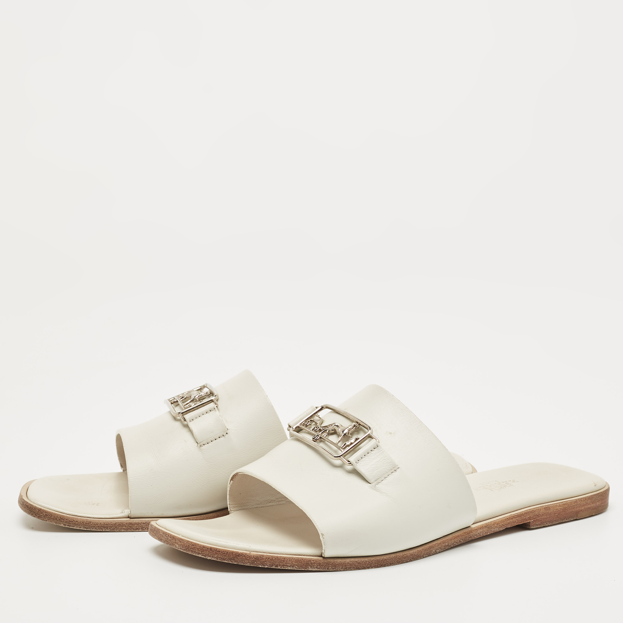 

Hermes White Leather Villa Flat Slides Size