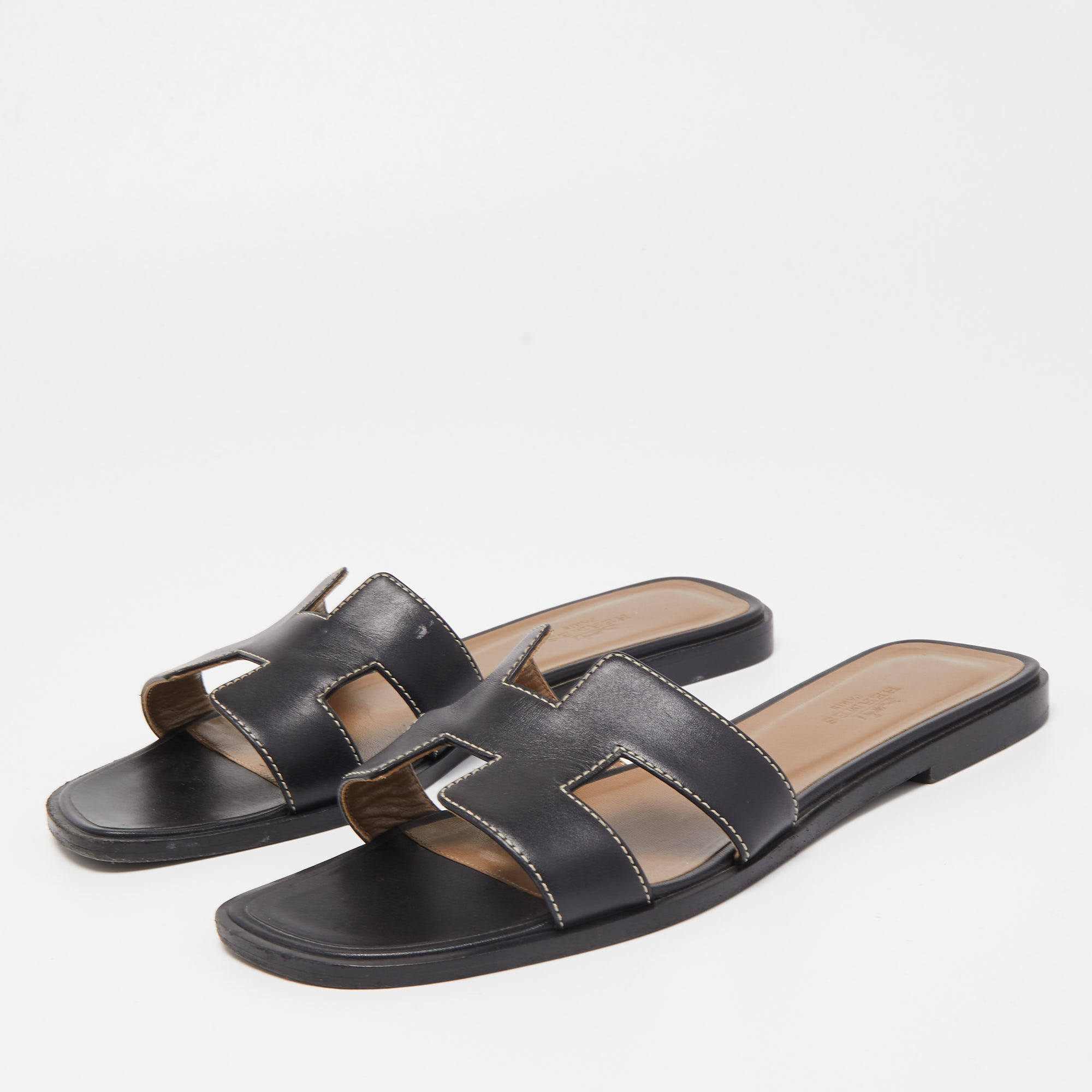 

Hermes Black Leather Oran Flat Slides Size