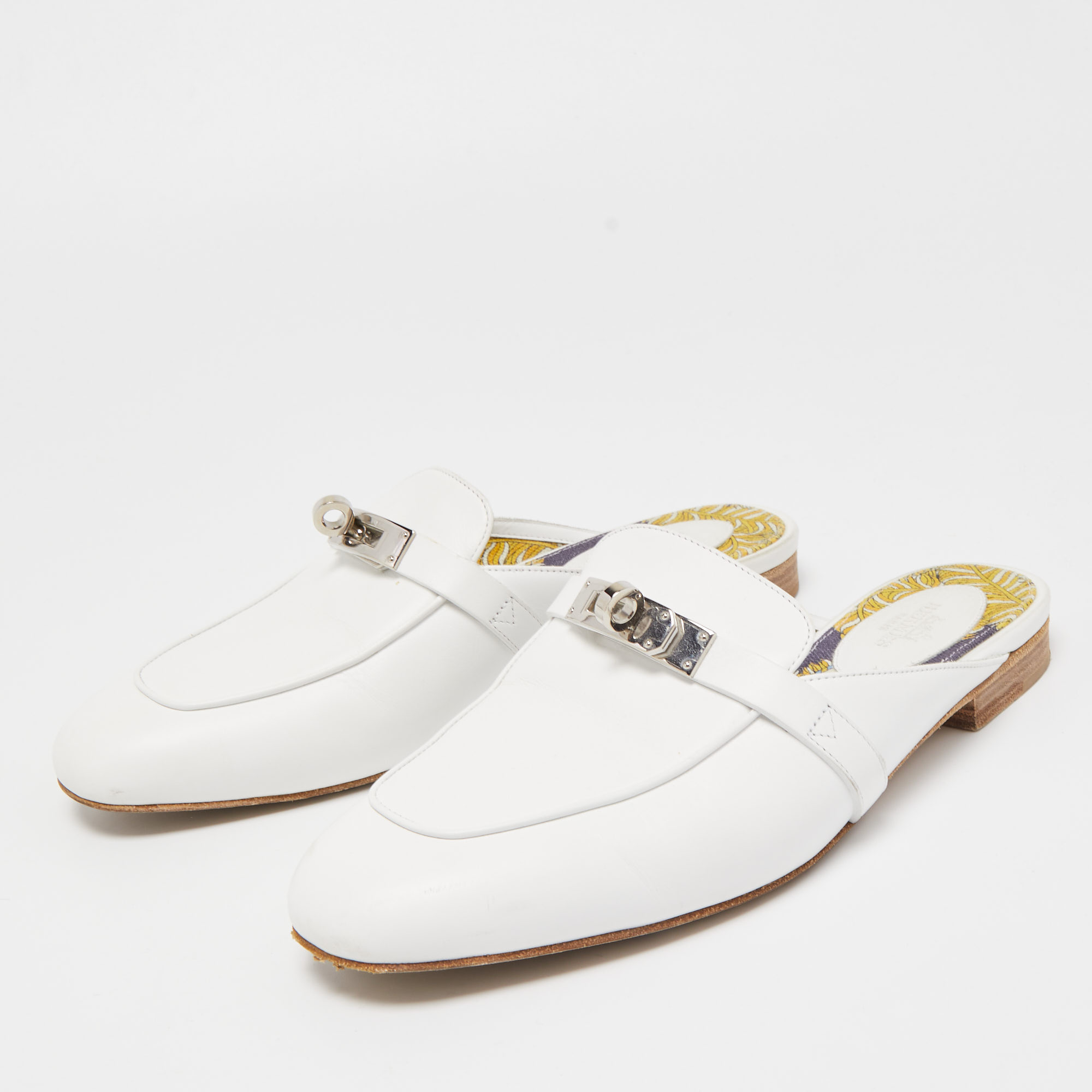 

Hermes White Leather Oz Flat Mules Size