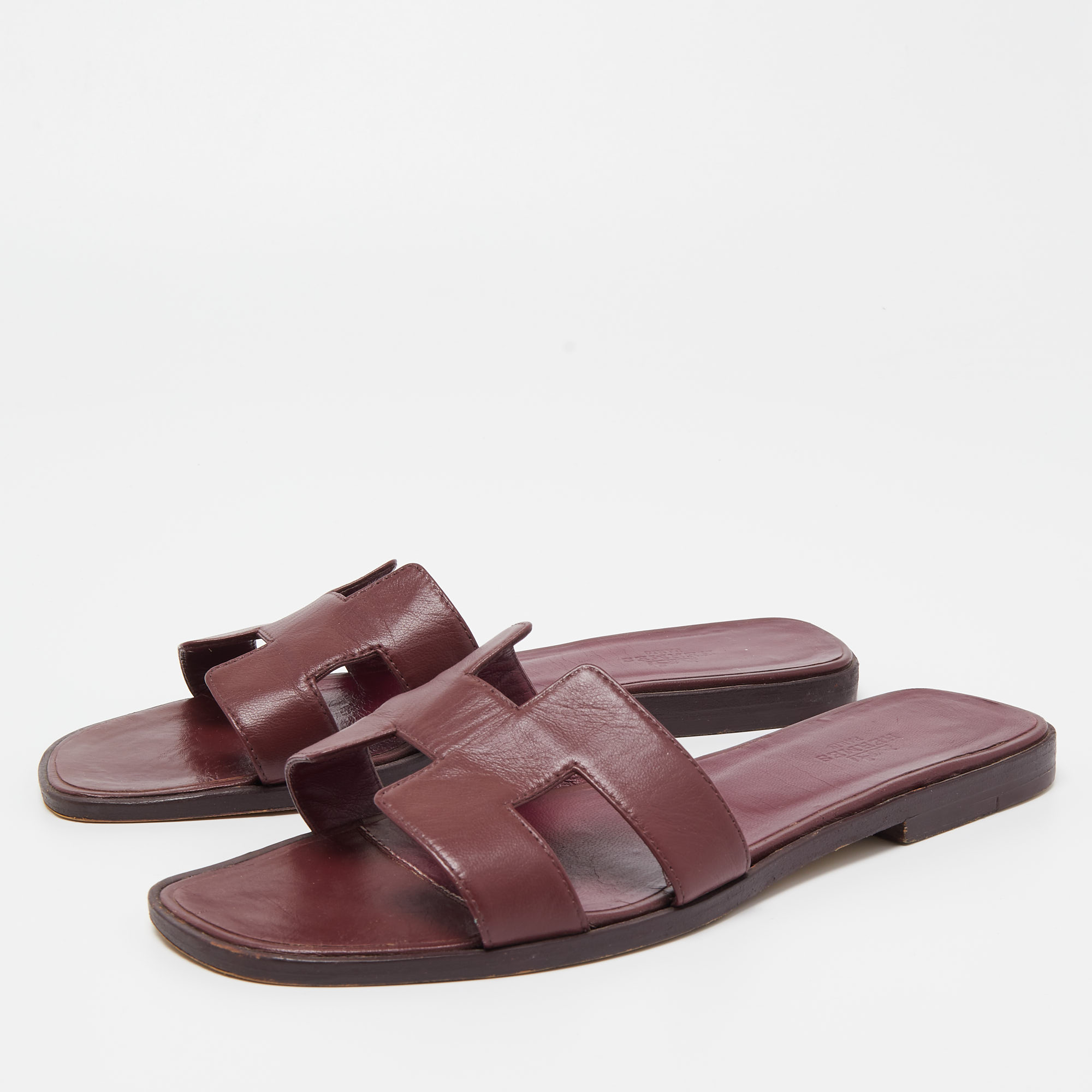 

Hermes Burgundy Leather Oran Flat Slides Size