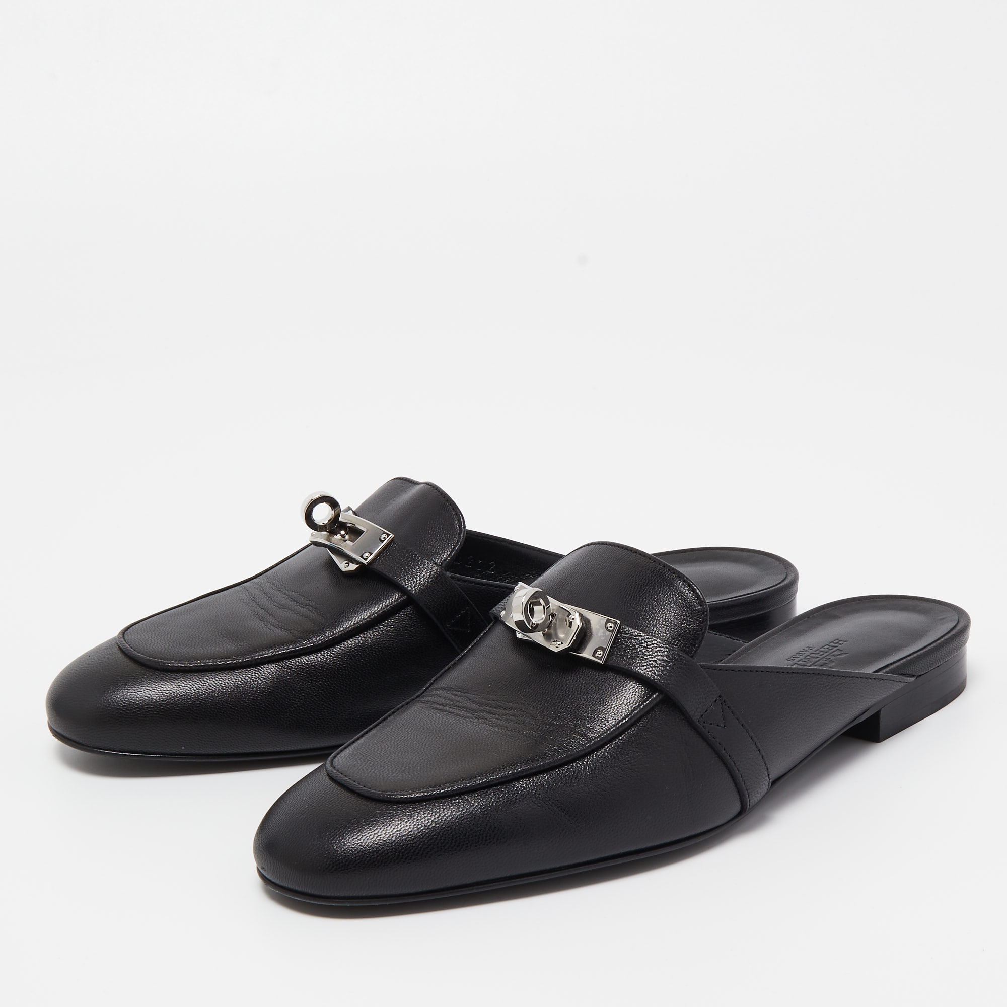 

Hermes Black Leather Oz Flat Mules Size