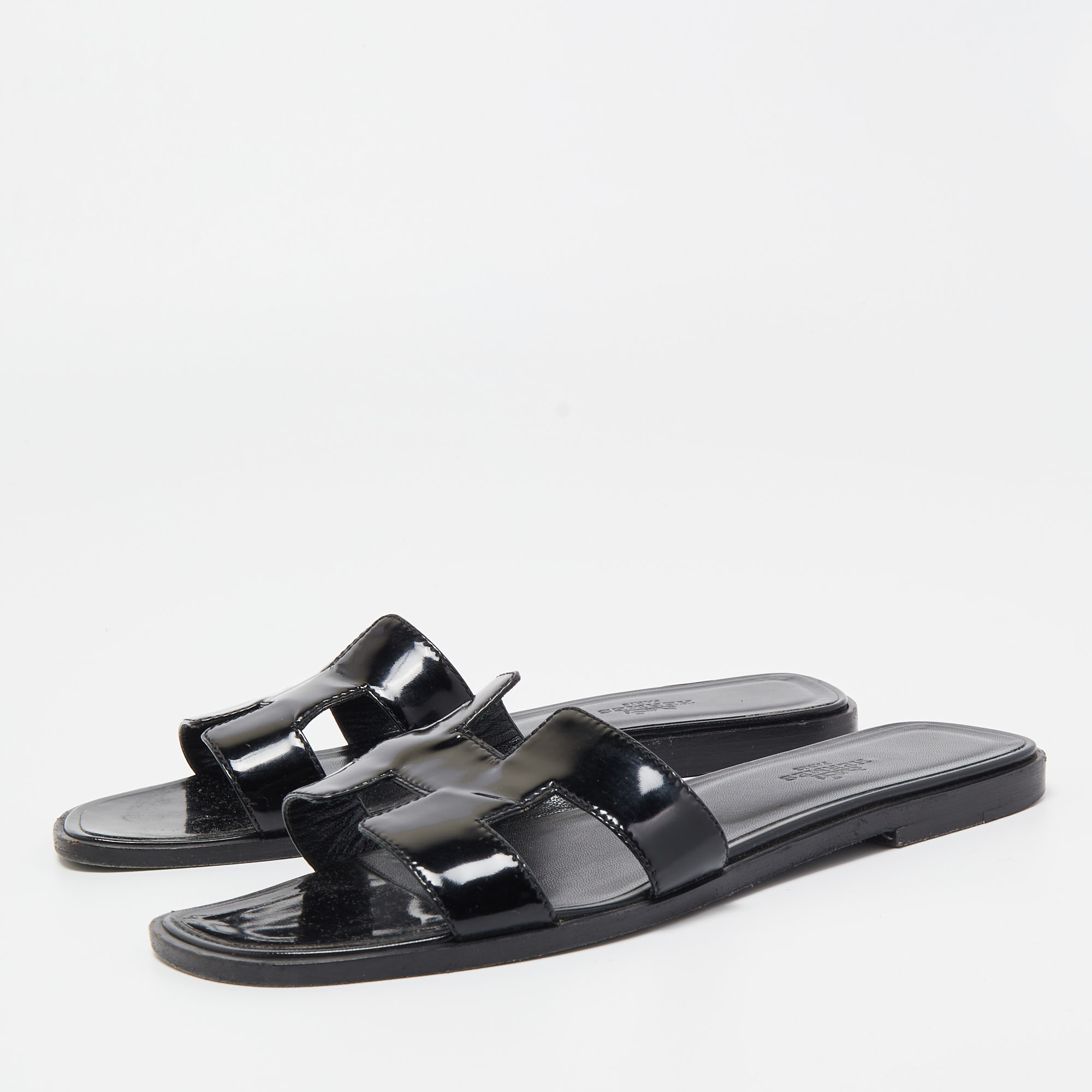 

Hermes Black Patent Leather Oran Flat Slides Size