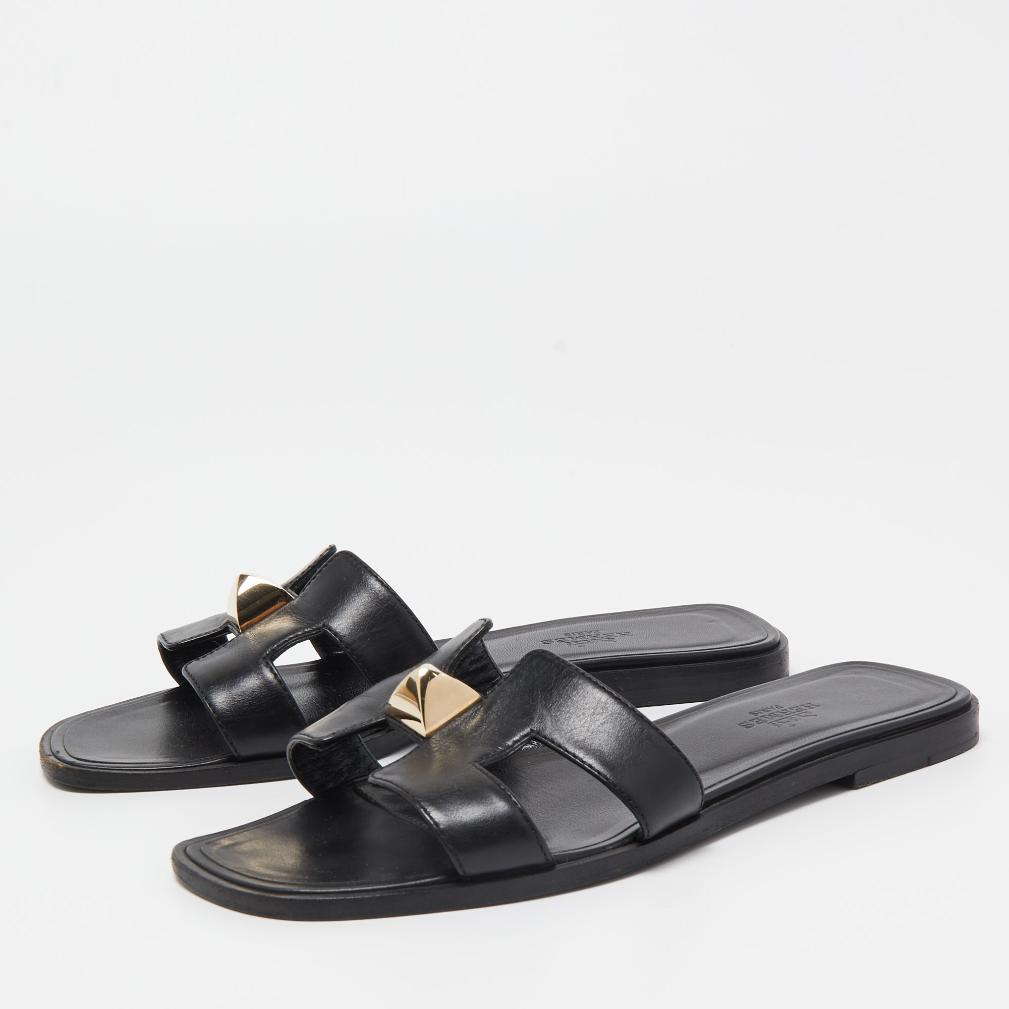 

Hermes Black Leather One Stud Oran Flat Slides Size