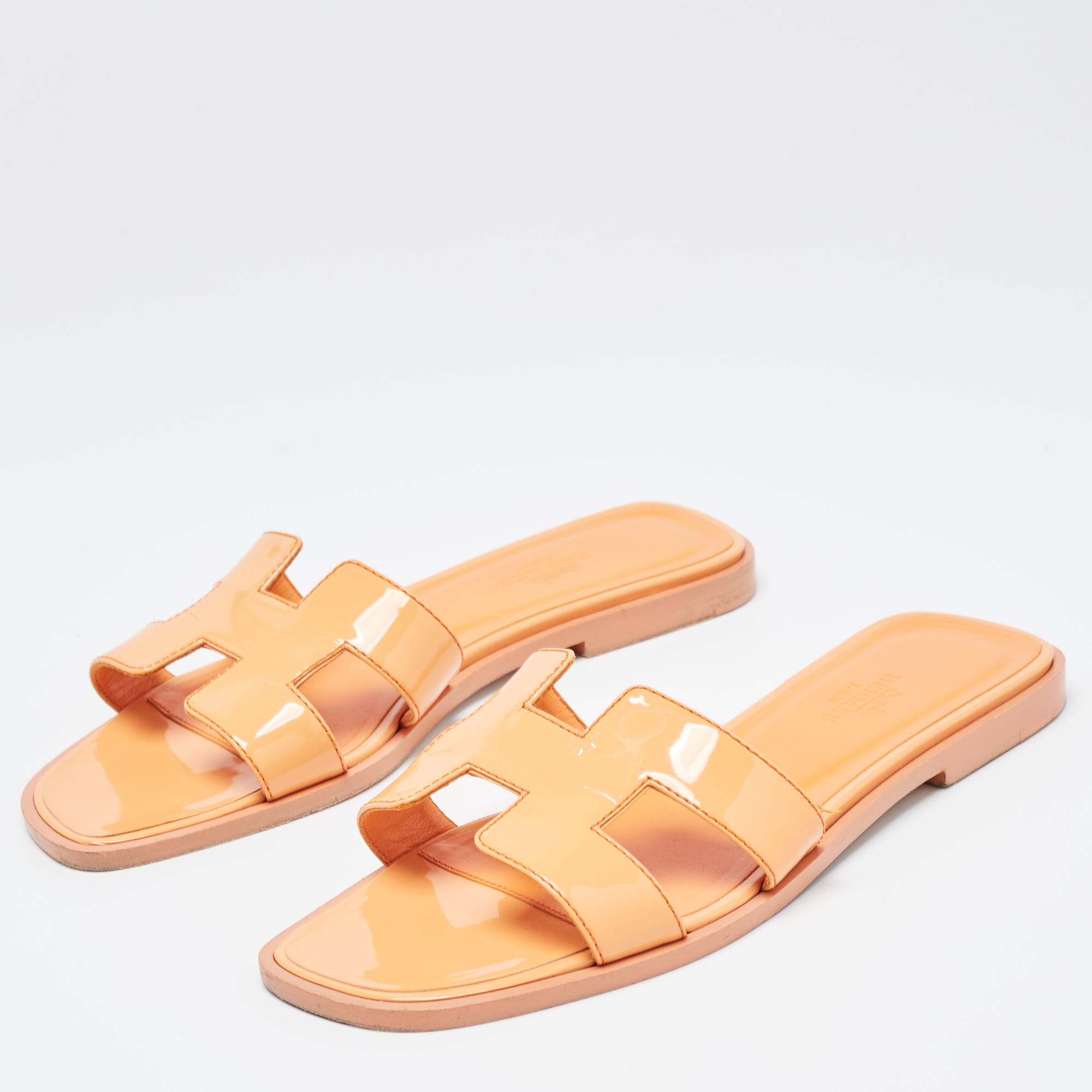 

Hermes Orange Patent Leather Oran Flat Slides Size