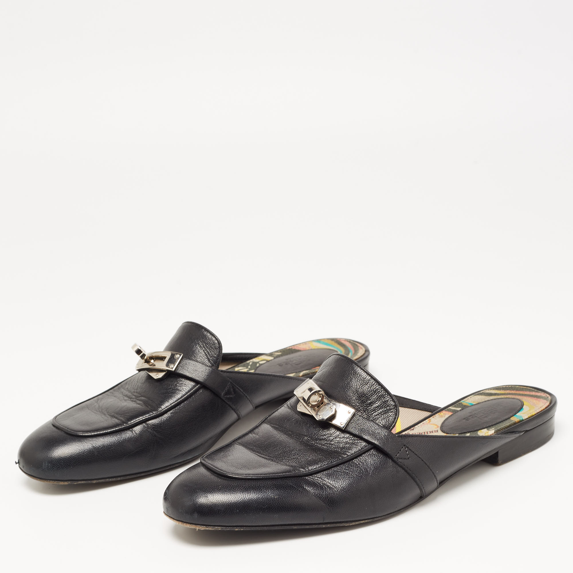 

Hermes Black Leather Oz Flat Mules Size