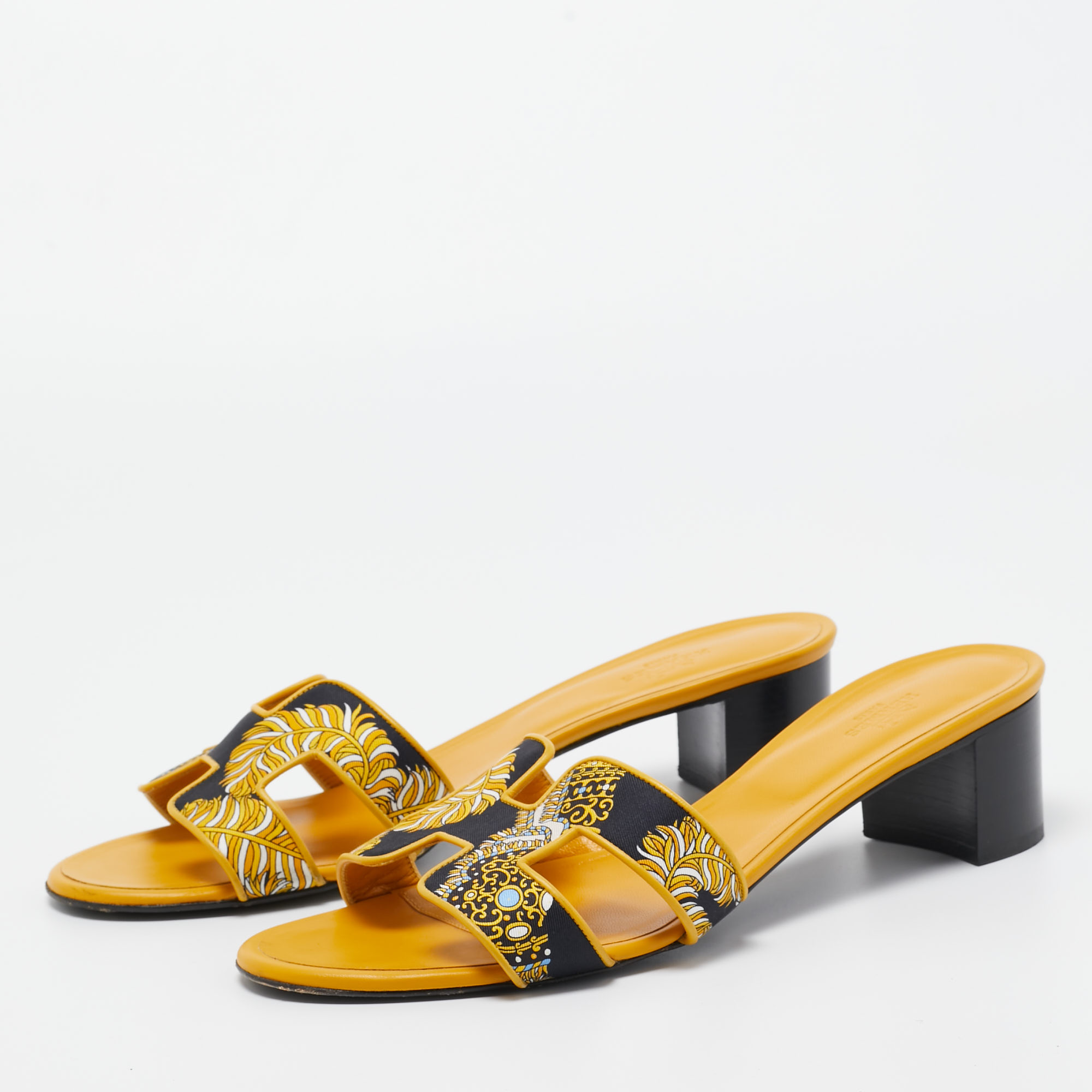 

Hermes Yellow Canvas and Leather Oasis Sandals Size
