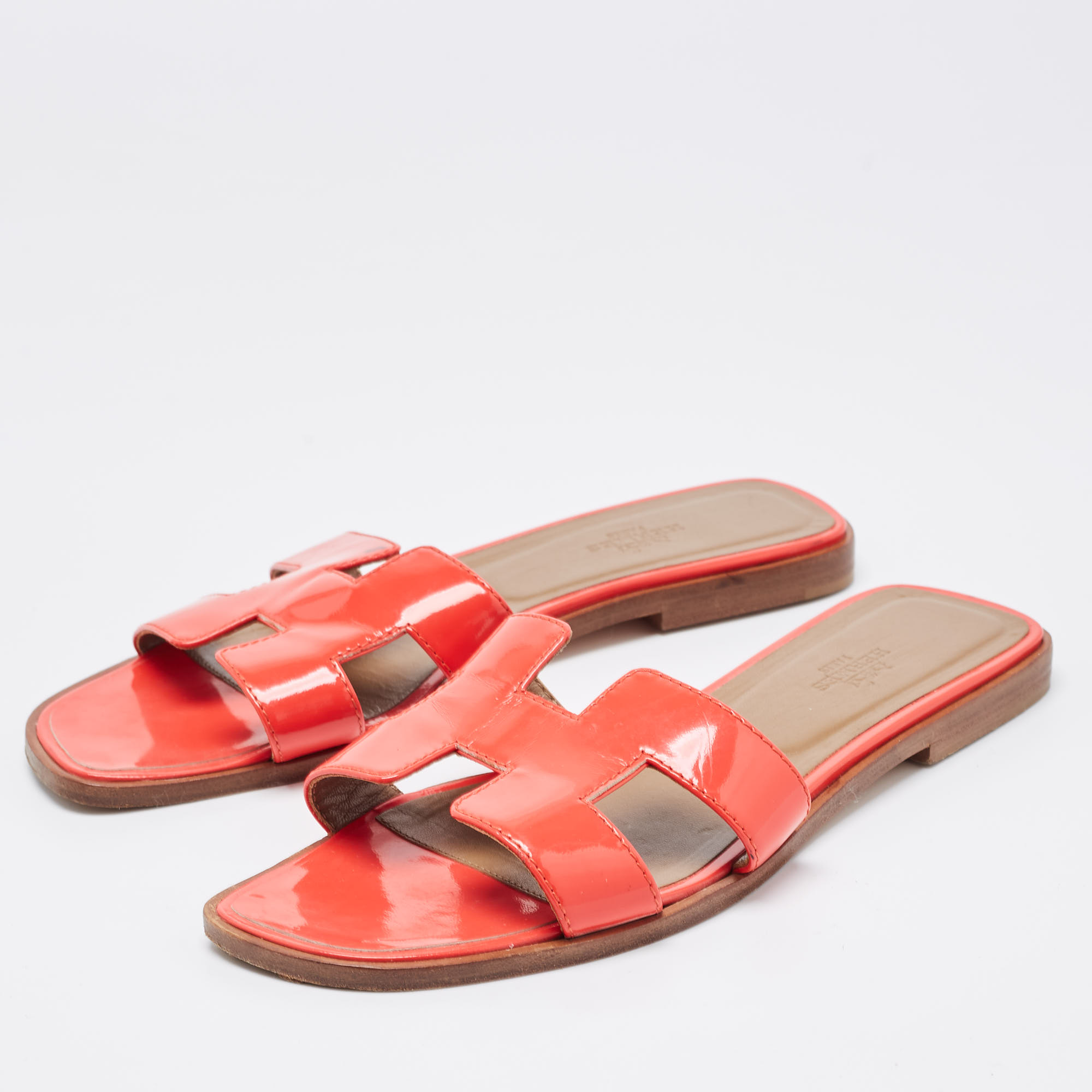 

Hermes Red Patent Leather Oran Flat Slides Size