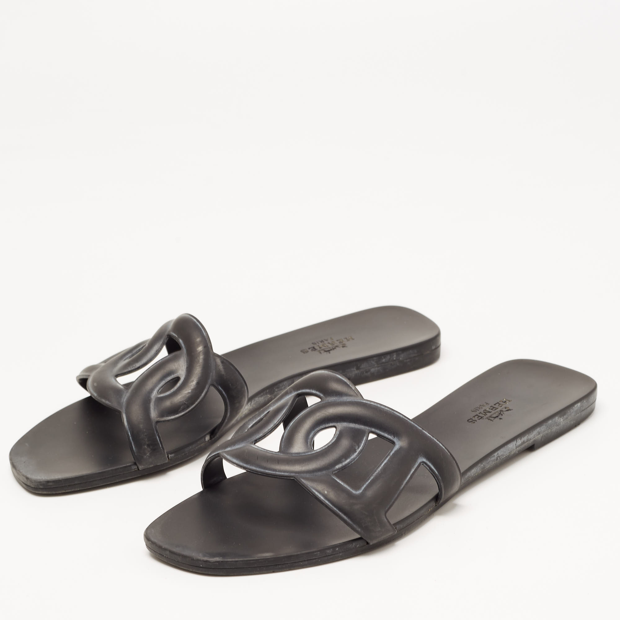 

Hermes Black Rubber Aloha Flat Slides Size