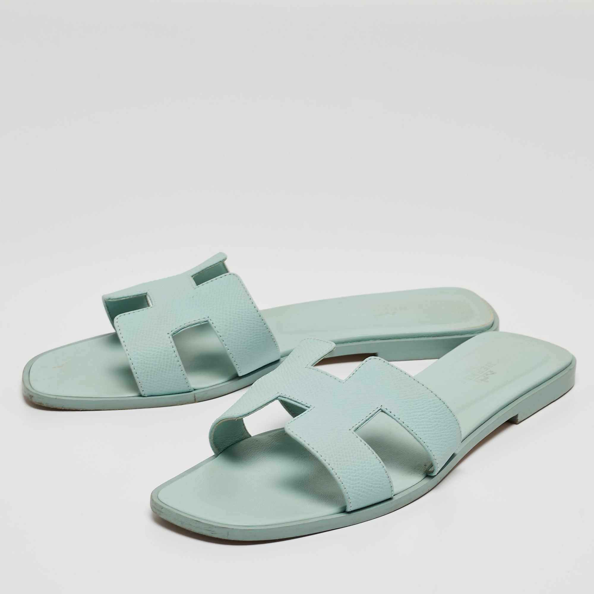 

Hermes Light Blue Leather Oran Flat Slides Size