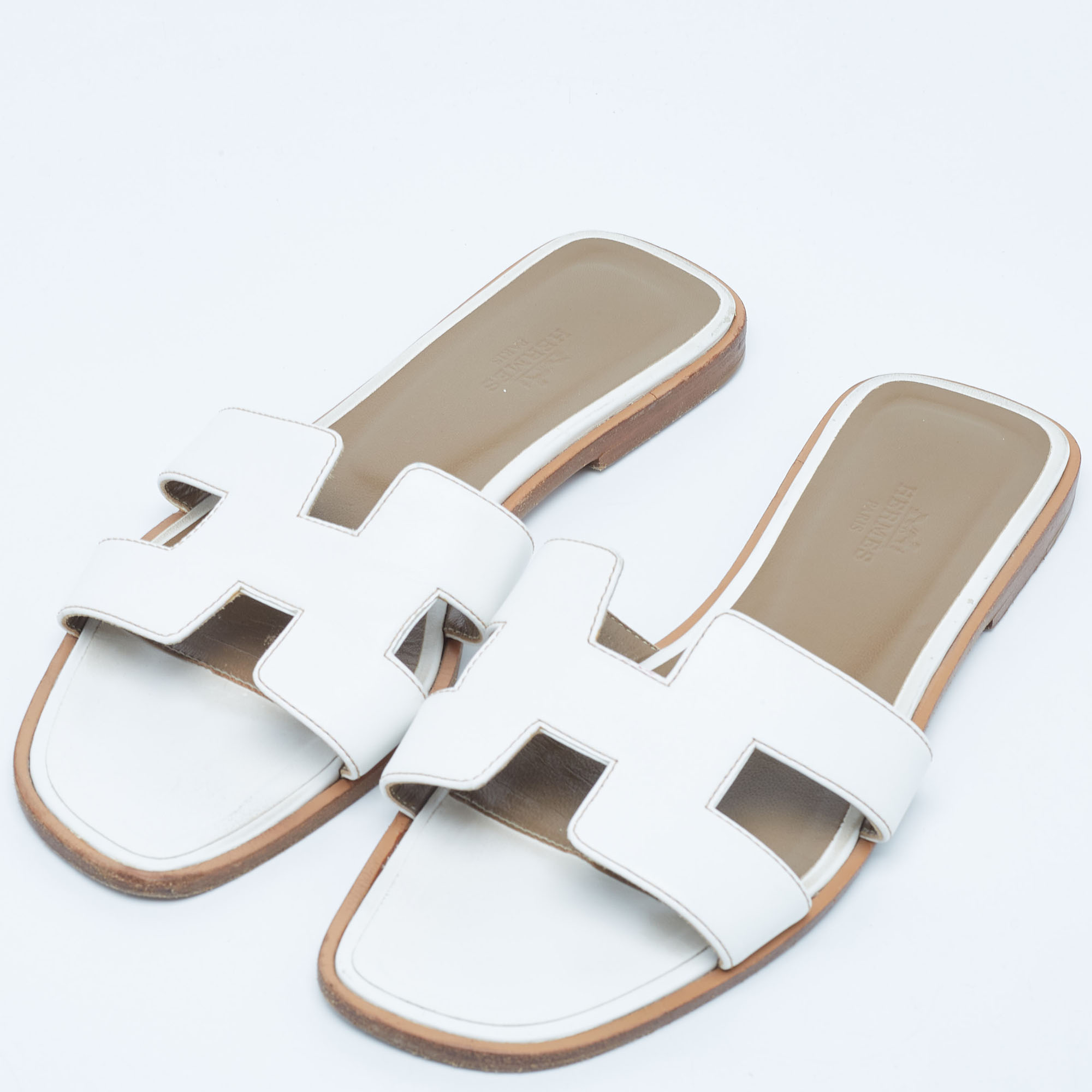 

Hermes White Leather Oran Flat Slides Size