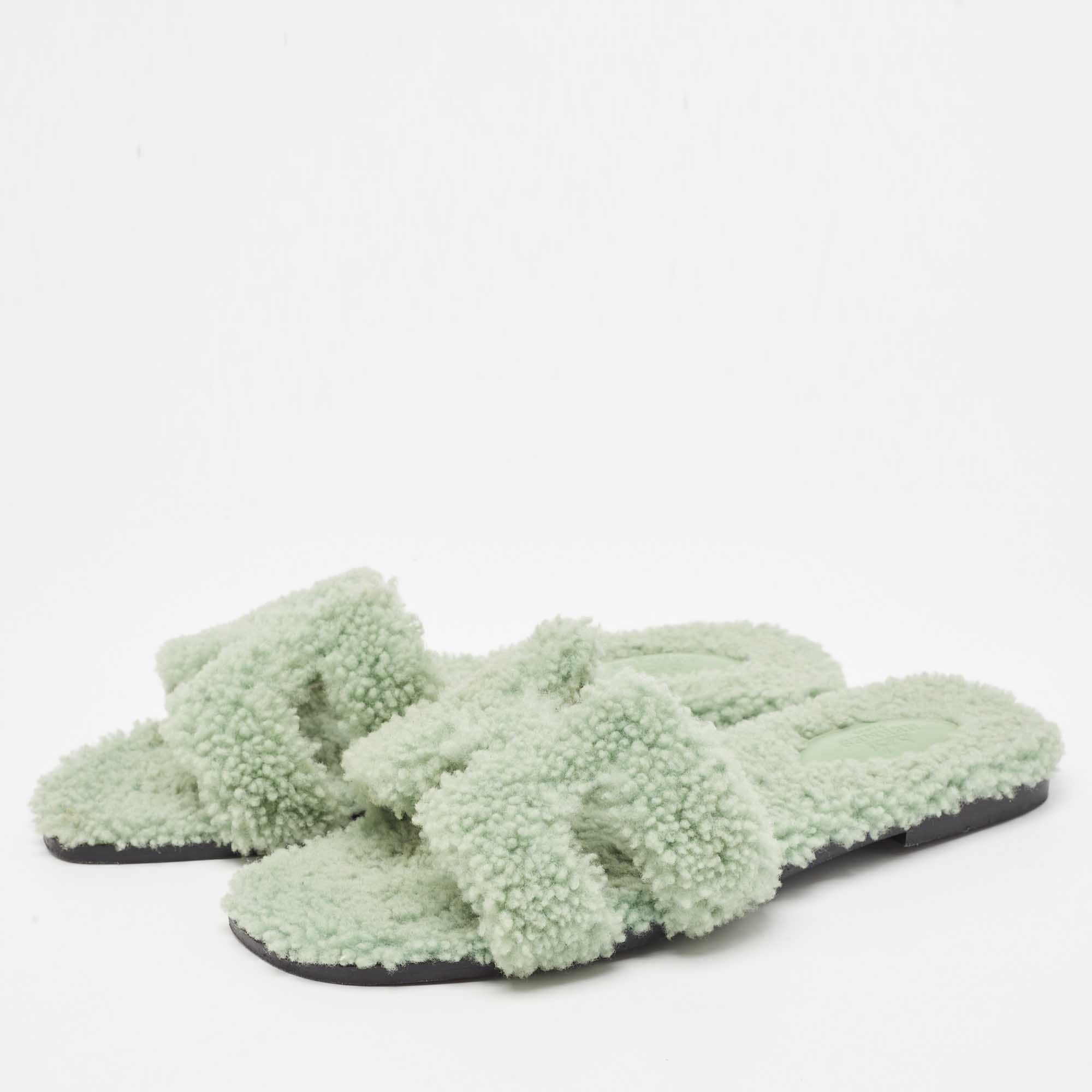 

Hermes Green Fur Oran Flat Slides Size