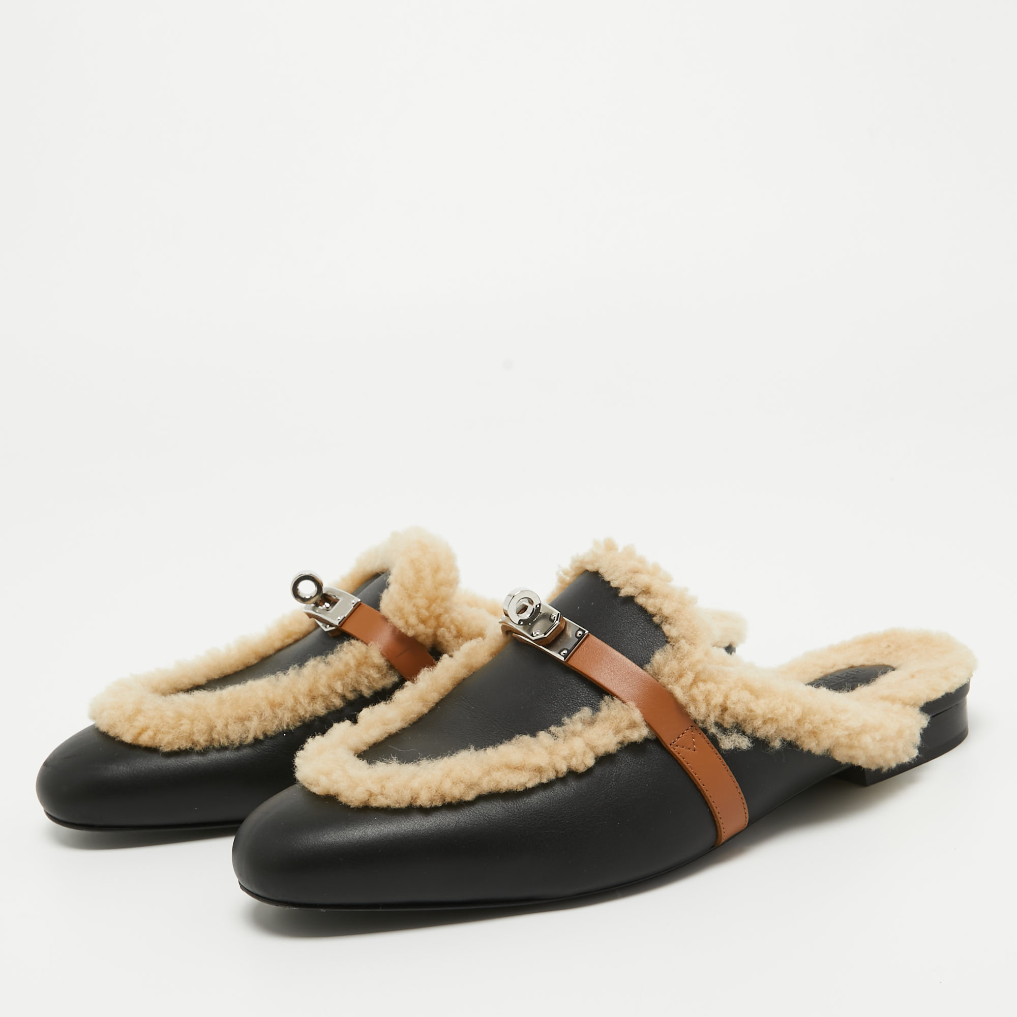 

Hermes Black/Beige Leather and Fur Oz Flat Mules Size