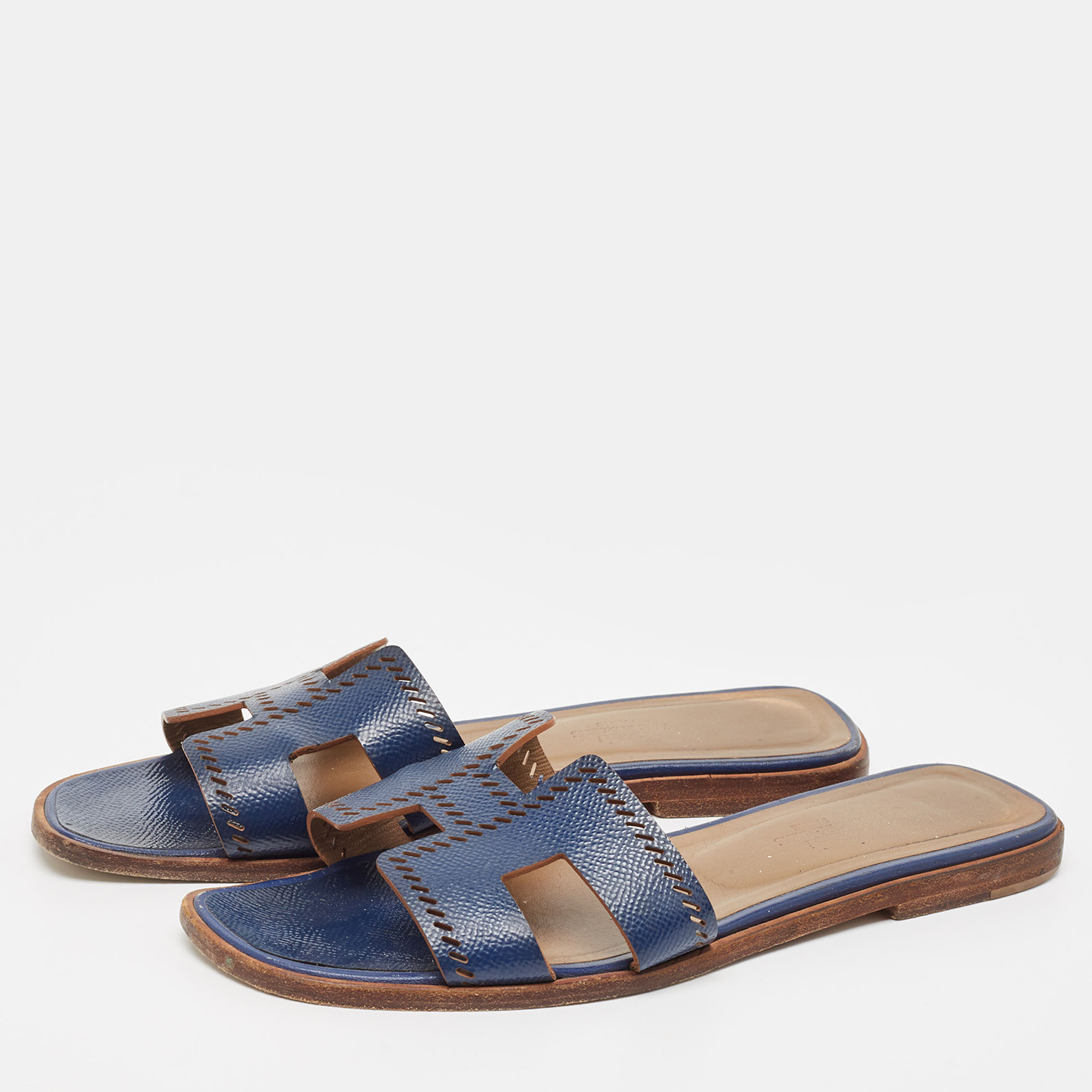 

Hermes Blue Textured Leather Oran Flat Slides Size