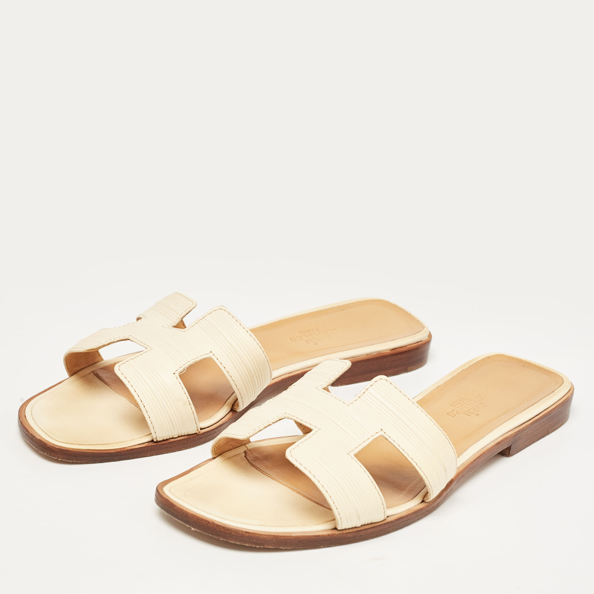 

Hermes Cream Leather Oran Flat Slides Size