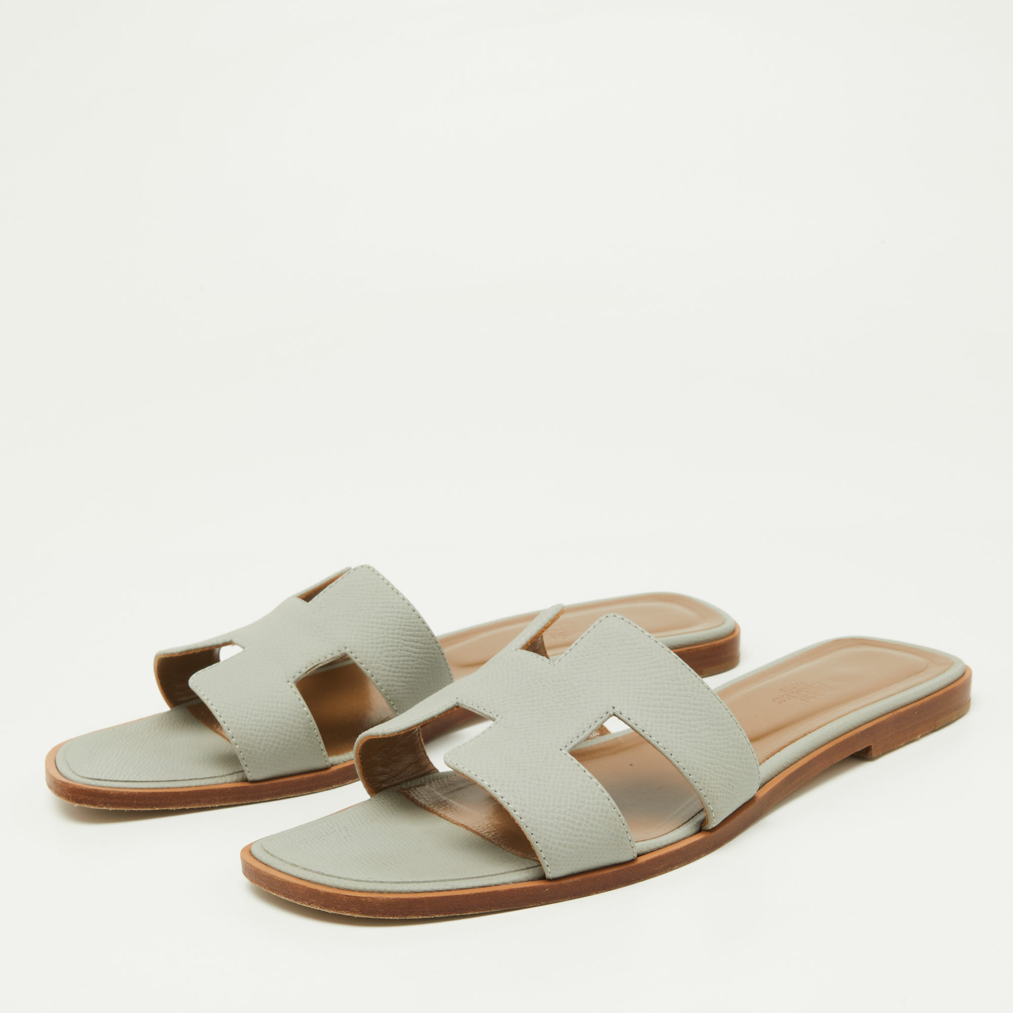 

Hermes Grey Leather Oran Flat Slides Size