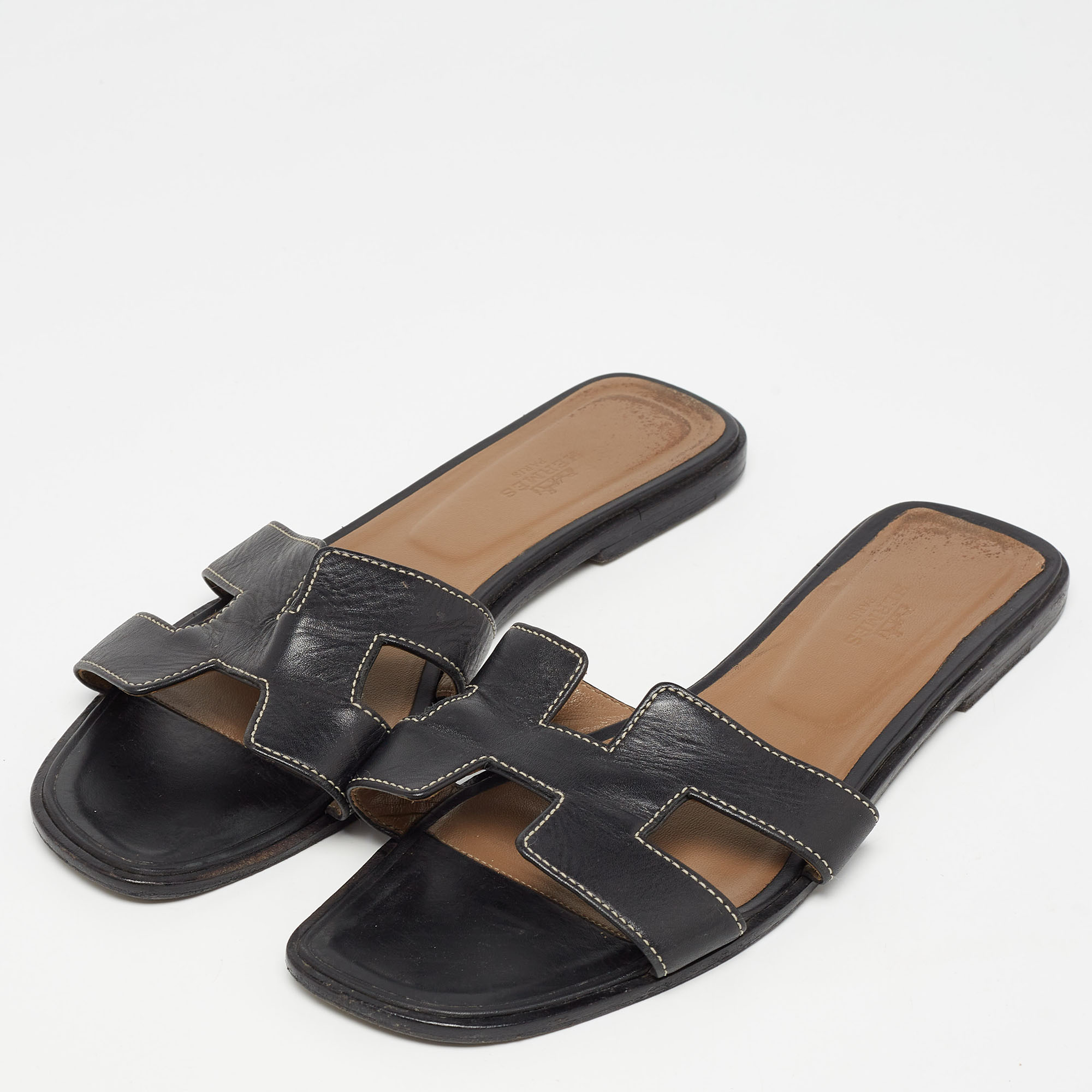 

Hermes Black Leather Oran Flat Slides Size