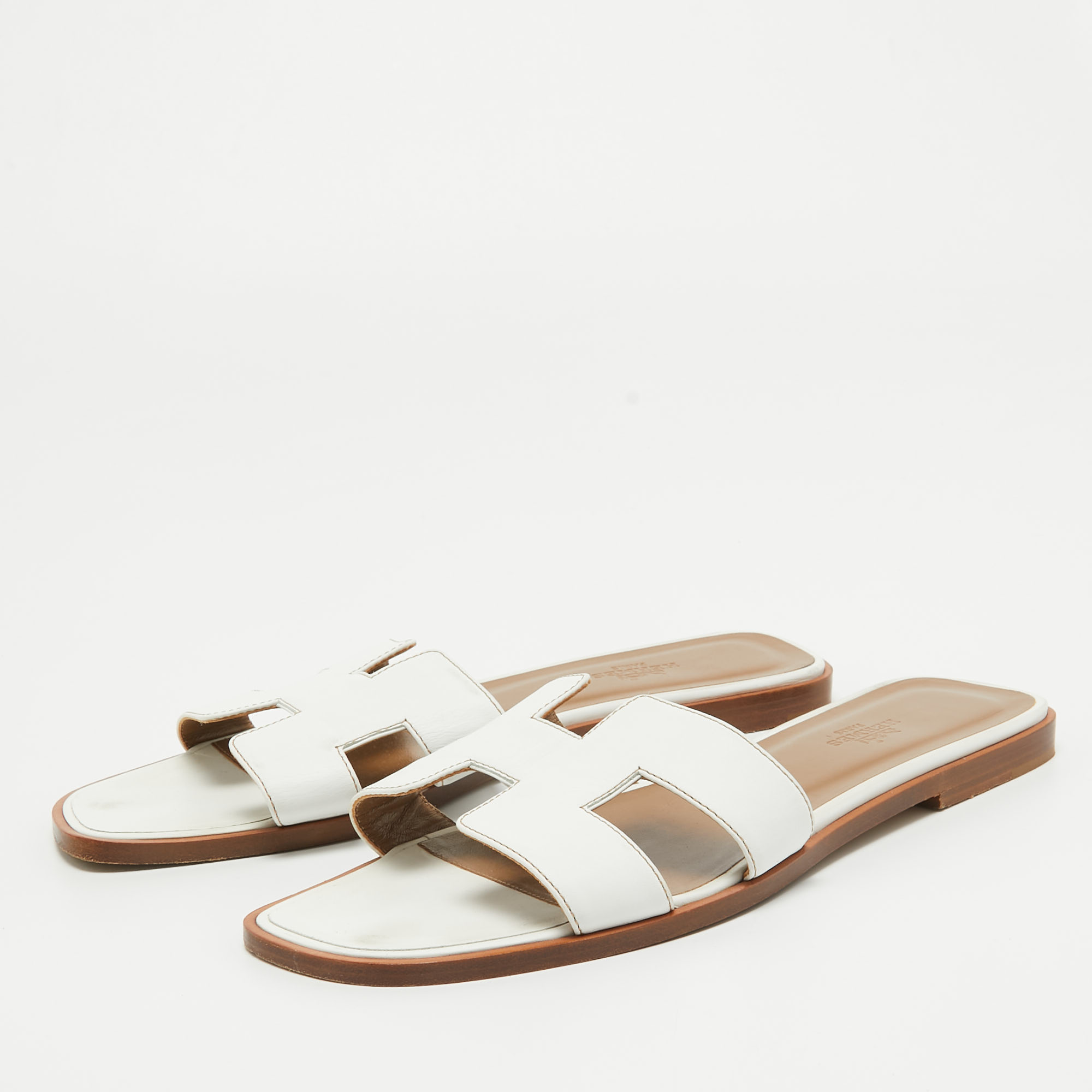 

Hermes White Leather Oran Flat Slides Size
